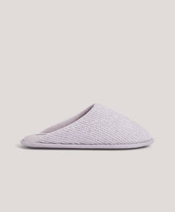 Lilac basic slippers with self-colour fuzzy inner. Sole height: 1cm