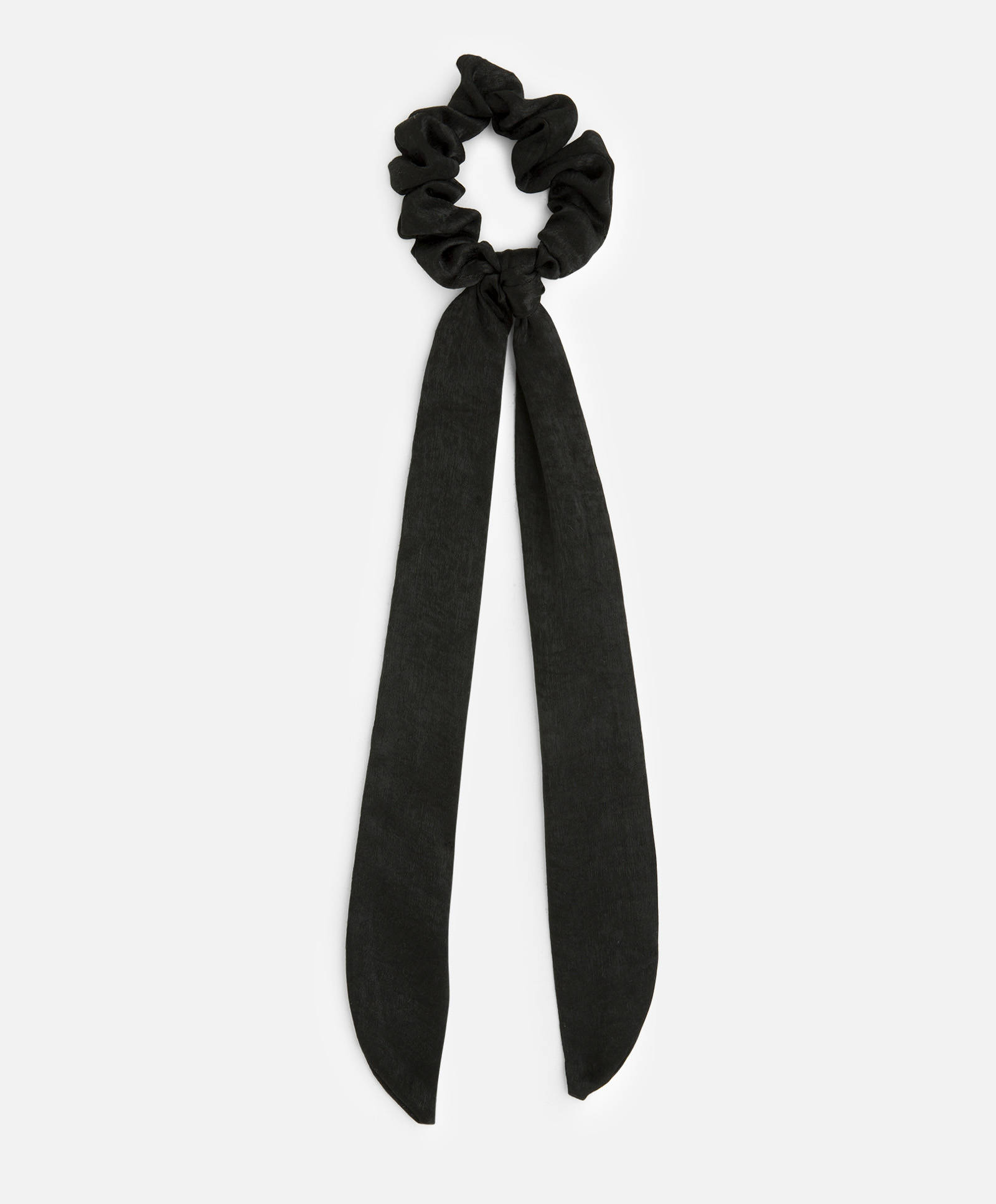 Coletero de terciopelo negro (2,99 euros) | Foto: Oysho.