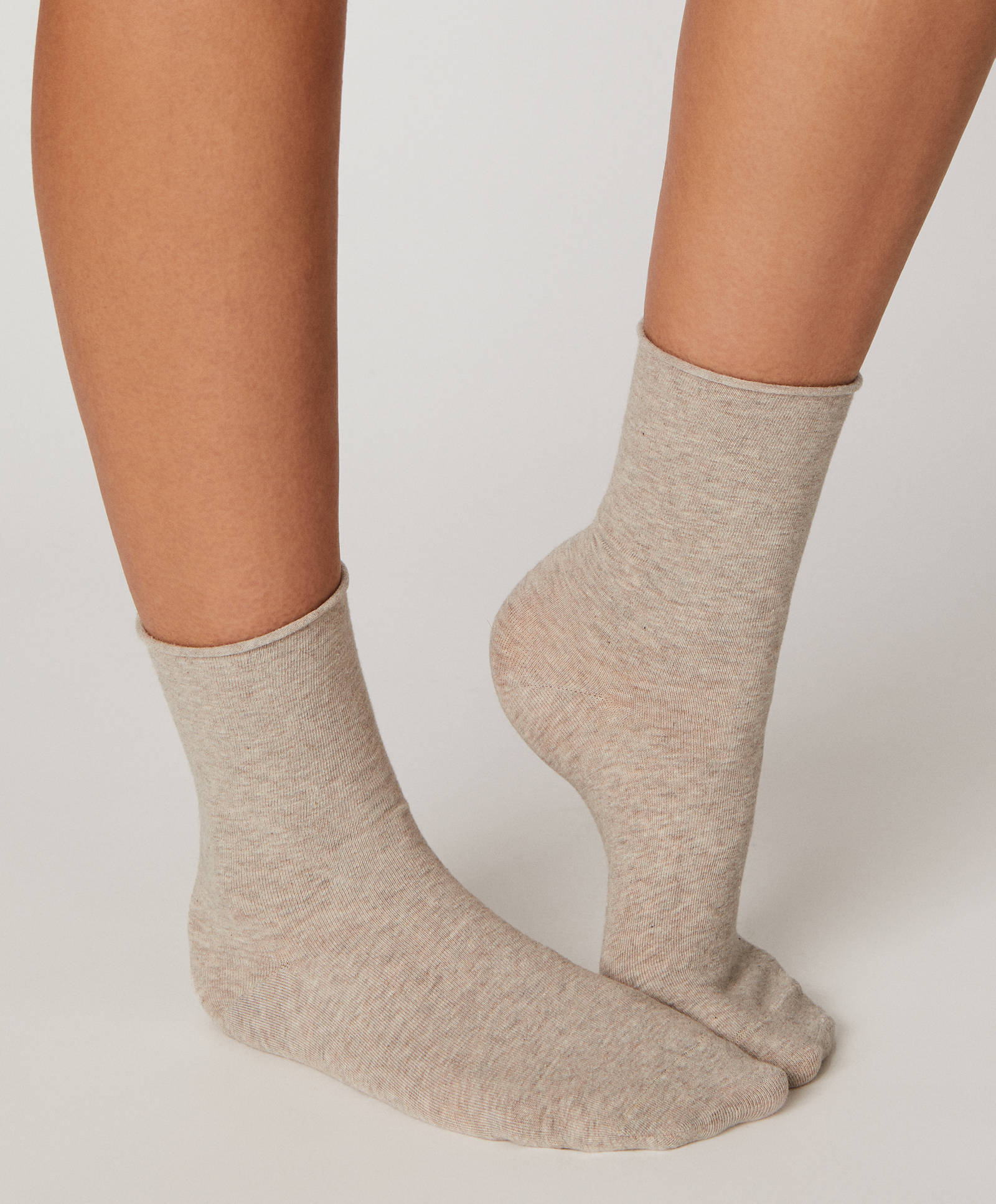 СВЕТЛО-СЕРЫЙ Однотонные носки из хлопка Oysho