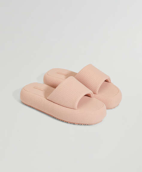 Pink platform slippers. Sole height: 4cm
