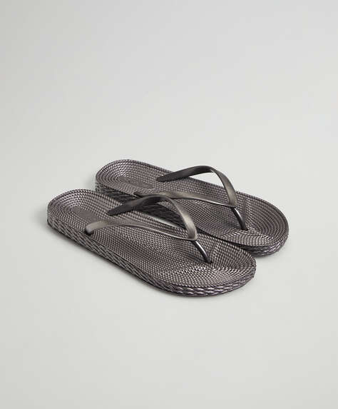 Textured beach sandals