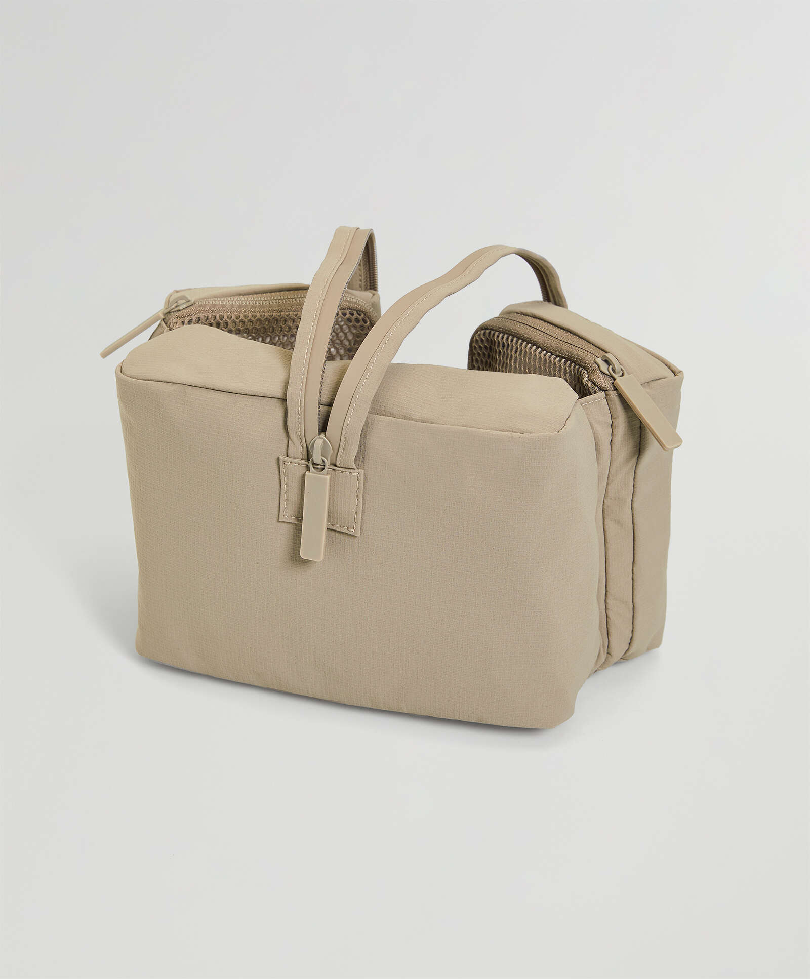 Oysho Mink-colour zip sports wash bag 8 Oysho Mink-colour zip sports wash bag 9