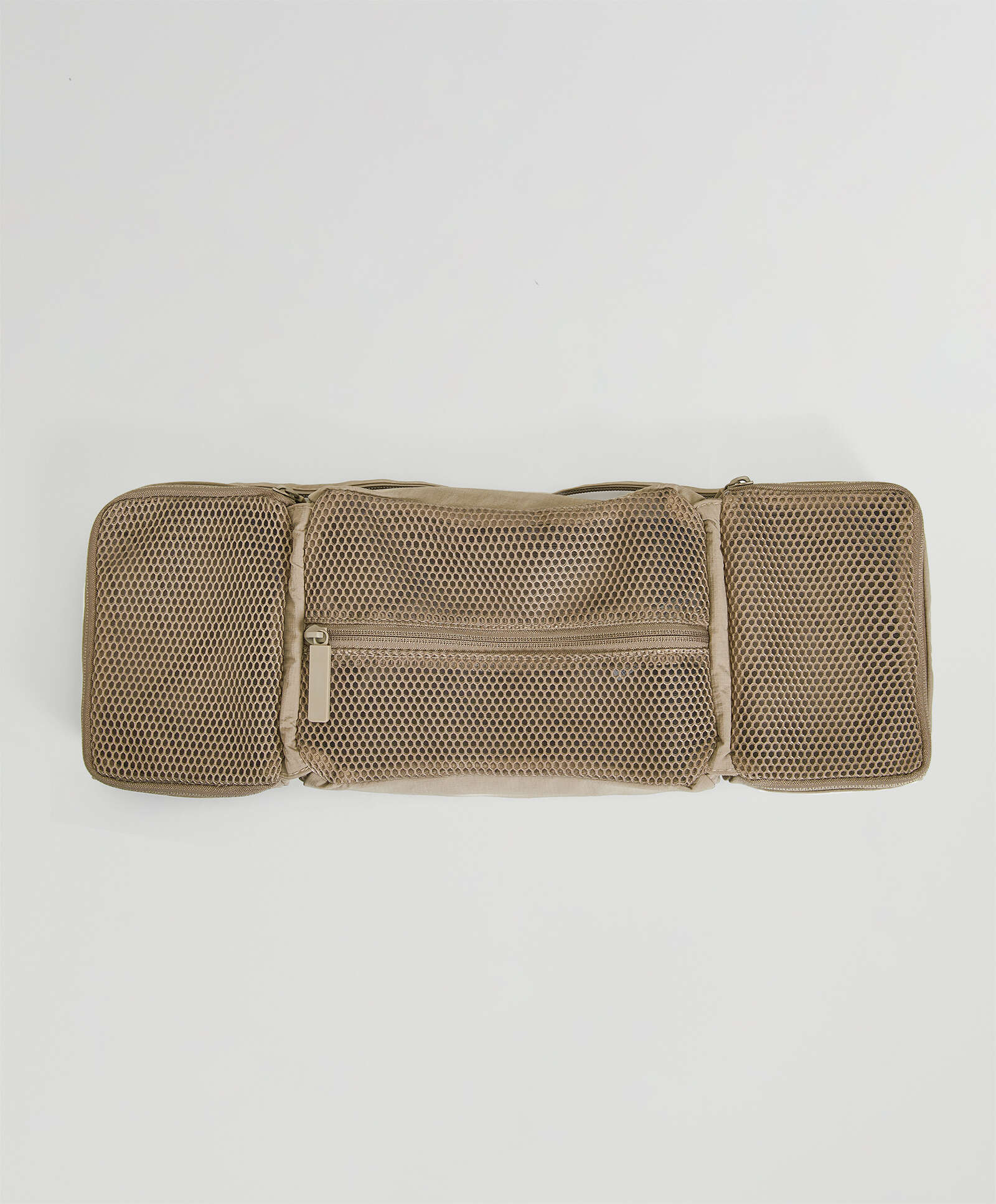 Oysho Mink-colour zip sports wash bag 0 Oysho Mink-colour zip sports wash bag 1