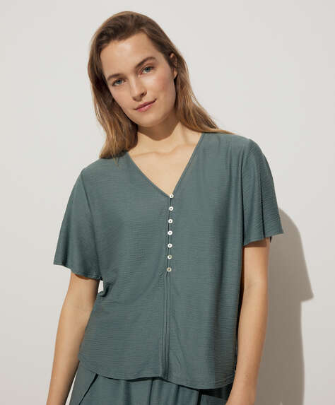 Short-sleeved blouse with buttons