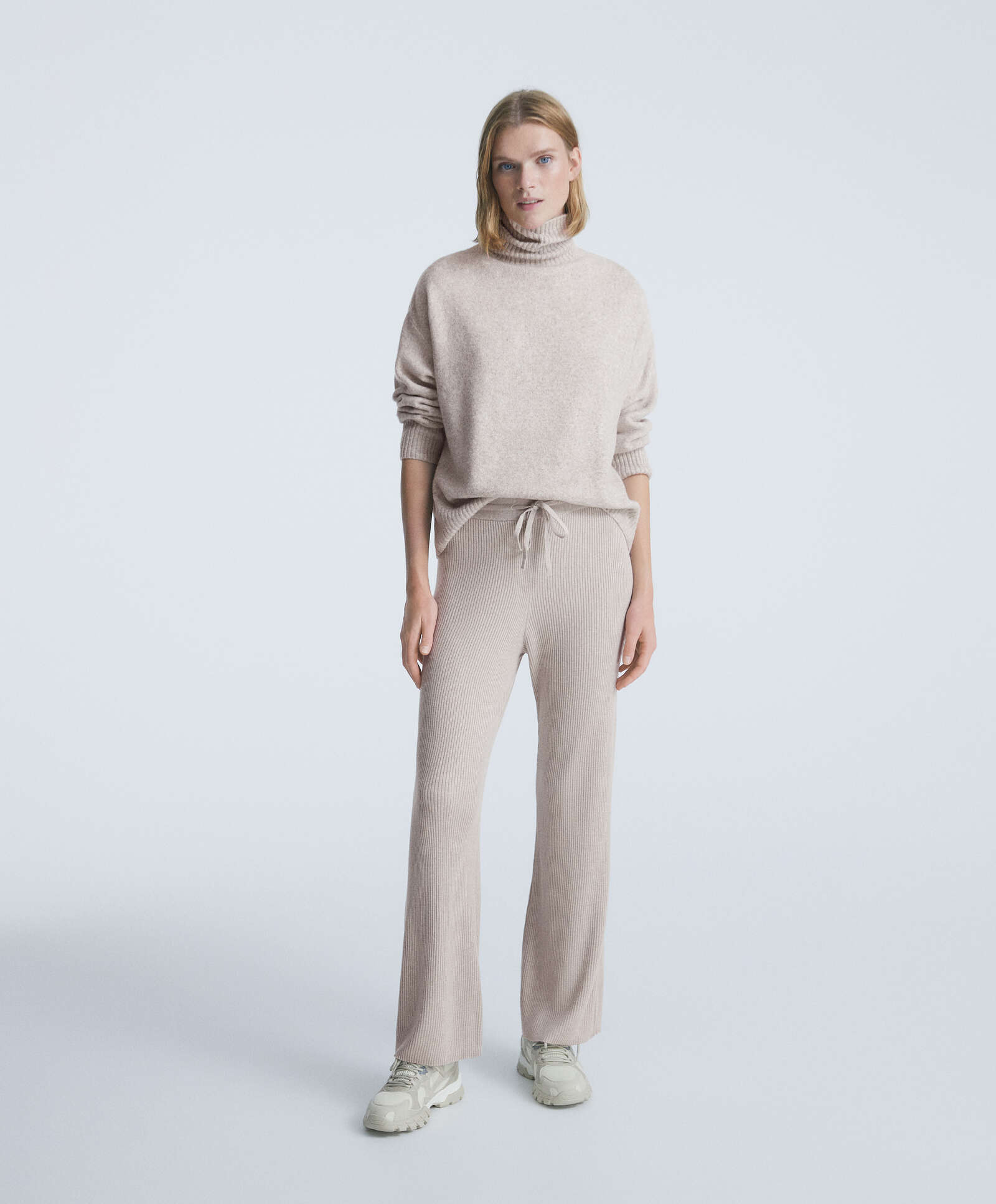 Oysho - Pantalón flare punto canalé