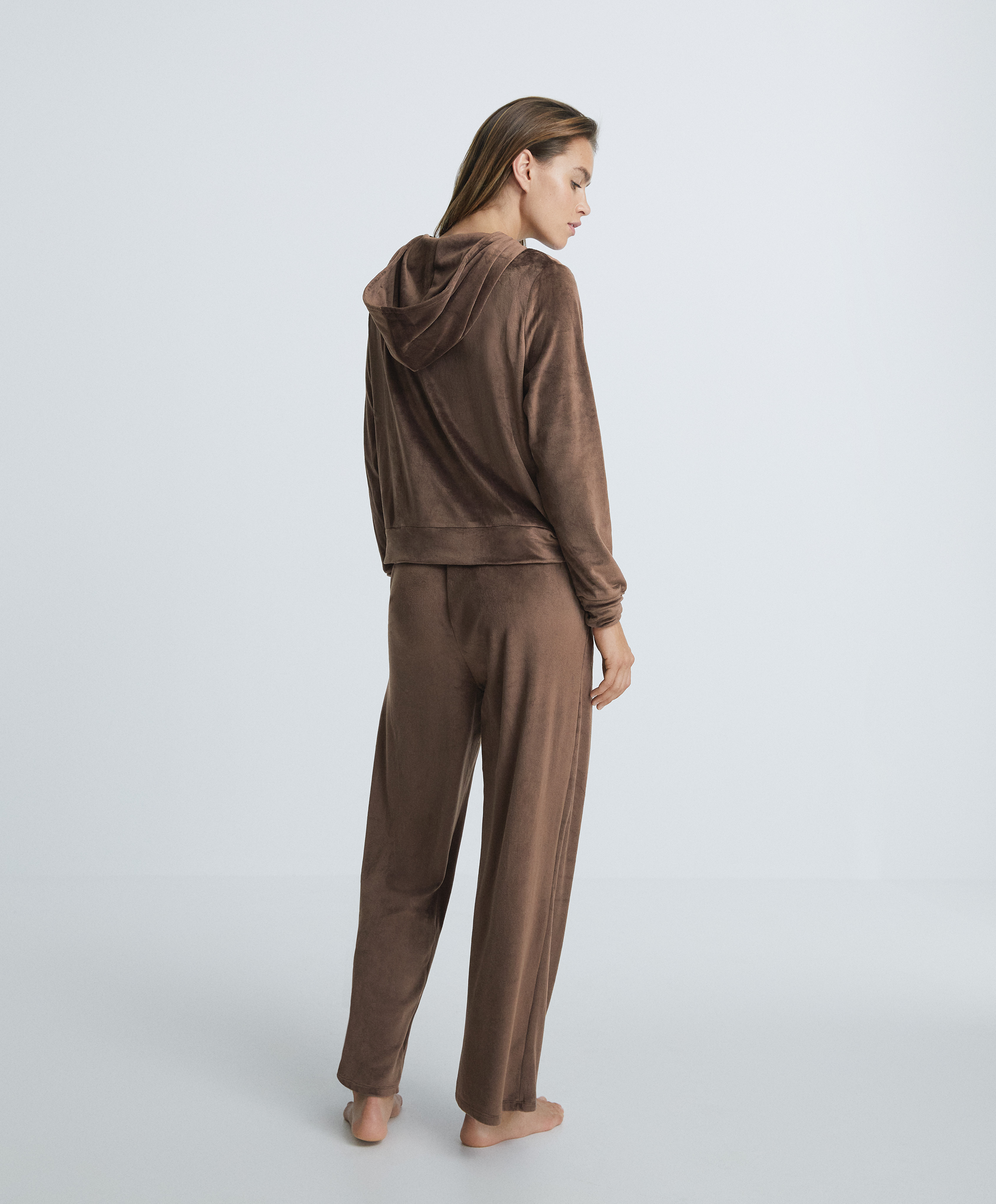 Sudadera velour tacto suave - Chaquetas y sudaderas - Weekend | OYSHO AD