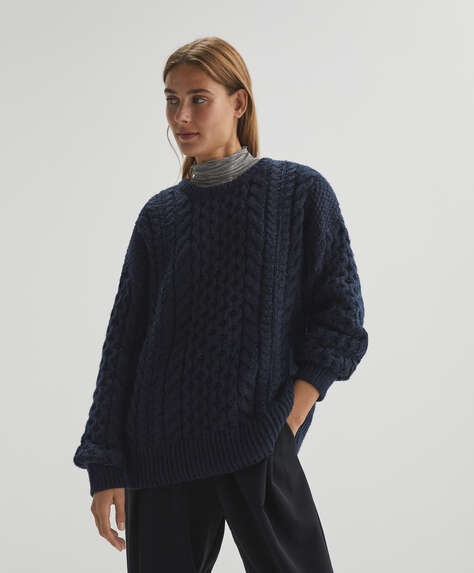 Cable knit long-sleeved jumper