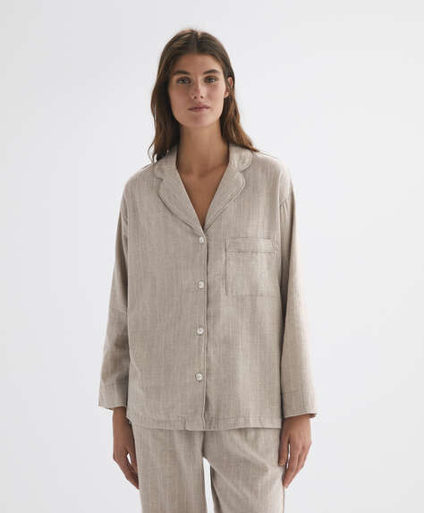Gornji deo pidžame u stilu košulje dugih rukava od 100% pamuka sa tankim prugama