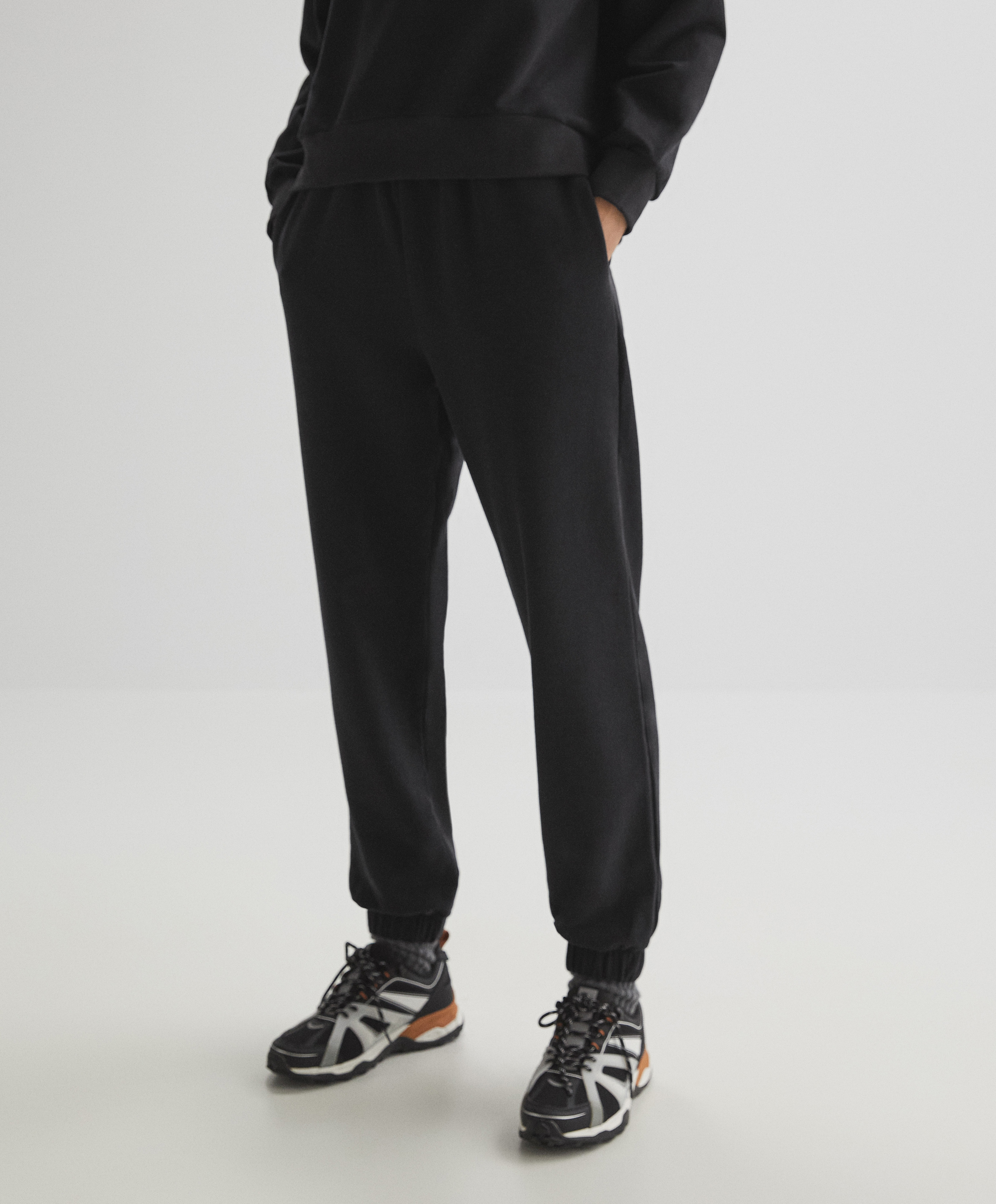 15 Looks Que Prueban Que Los Pantalones De Cuero Café Son Un “Must” De Este  Otoño Invierno | Cut \u0026 Paste – Blog de Moda