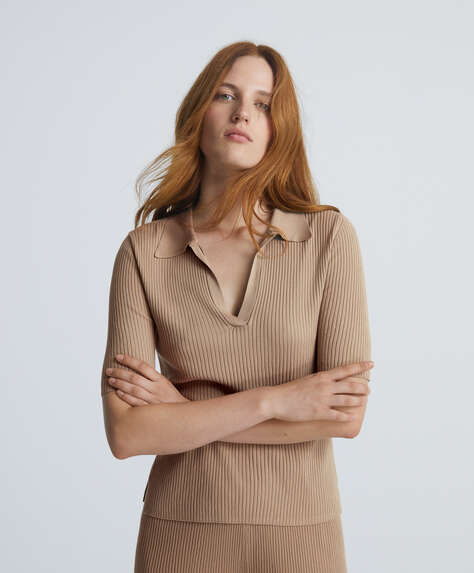 Short-sleeved rib knit polo shirt