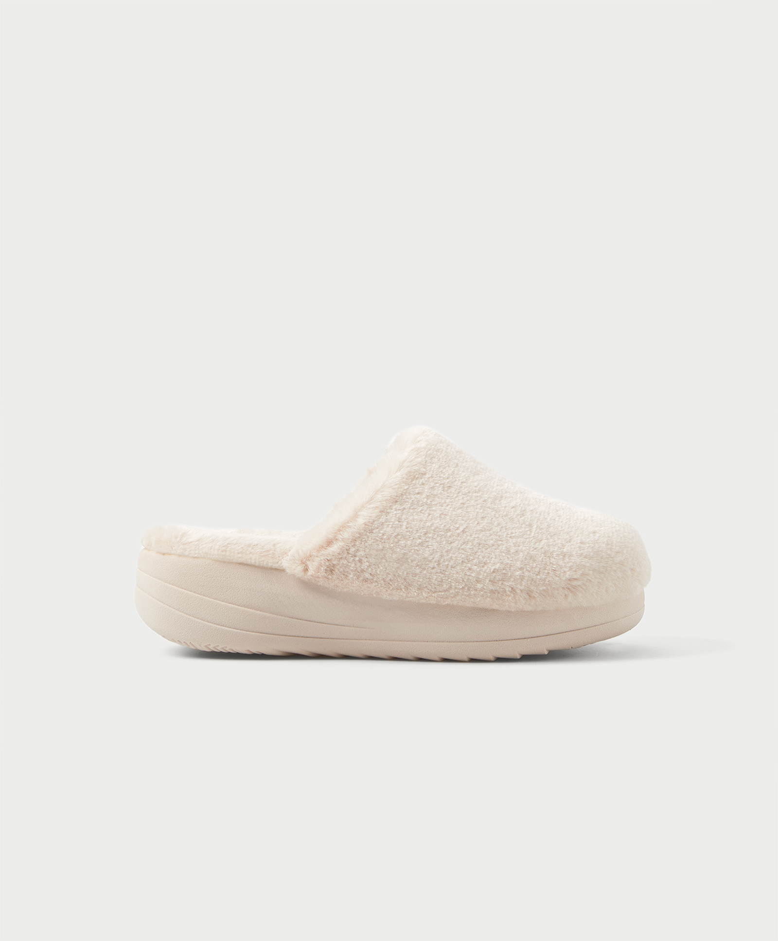 Fluffy platform slippers