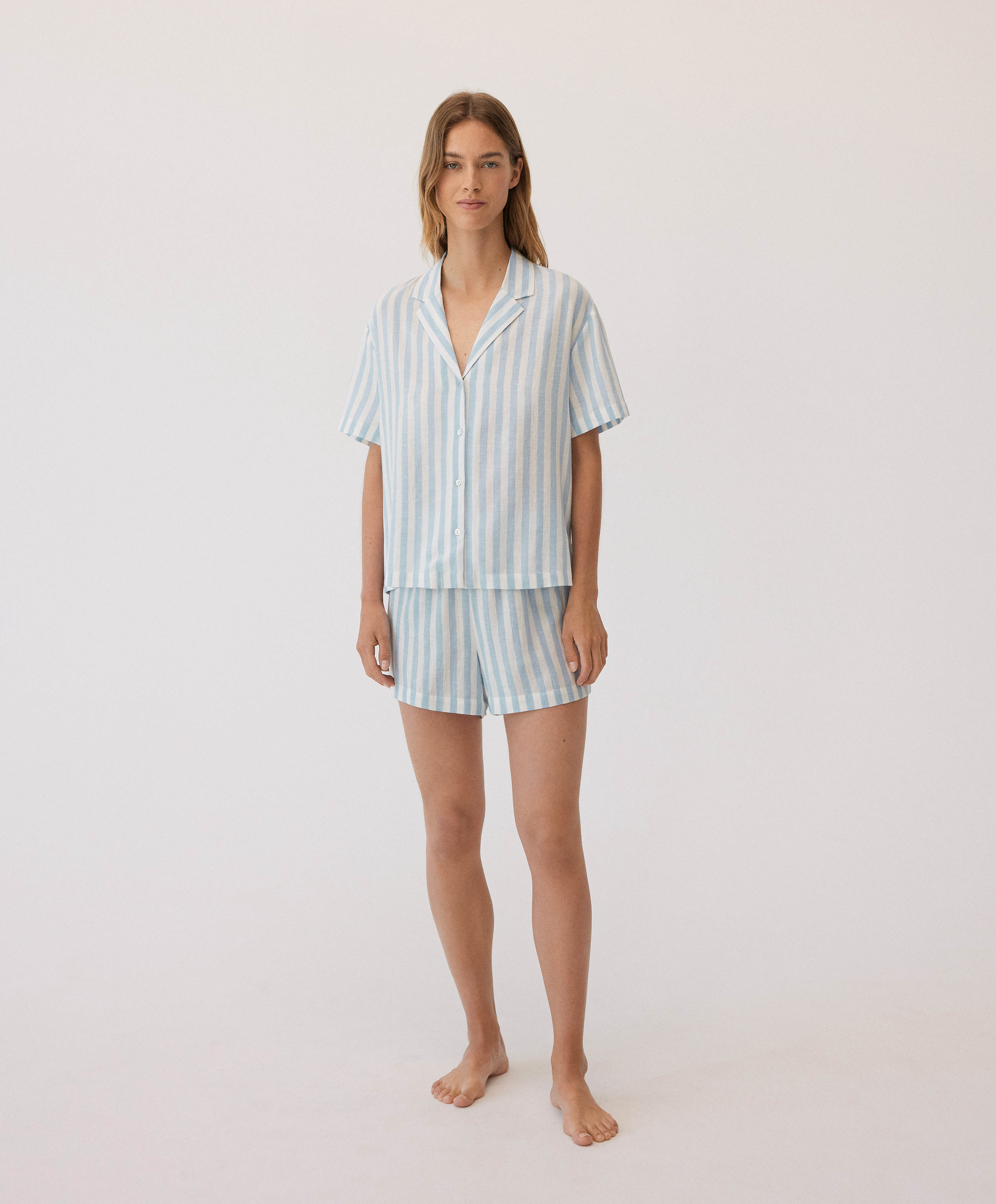Zweiteiliger kurzer Hemdpyjama aus gestreiftem Baumwollstoff