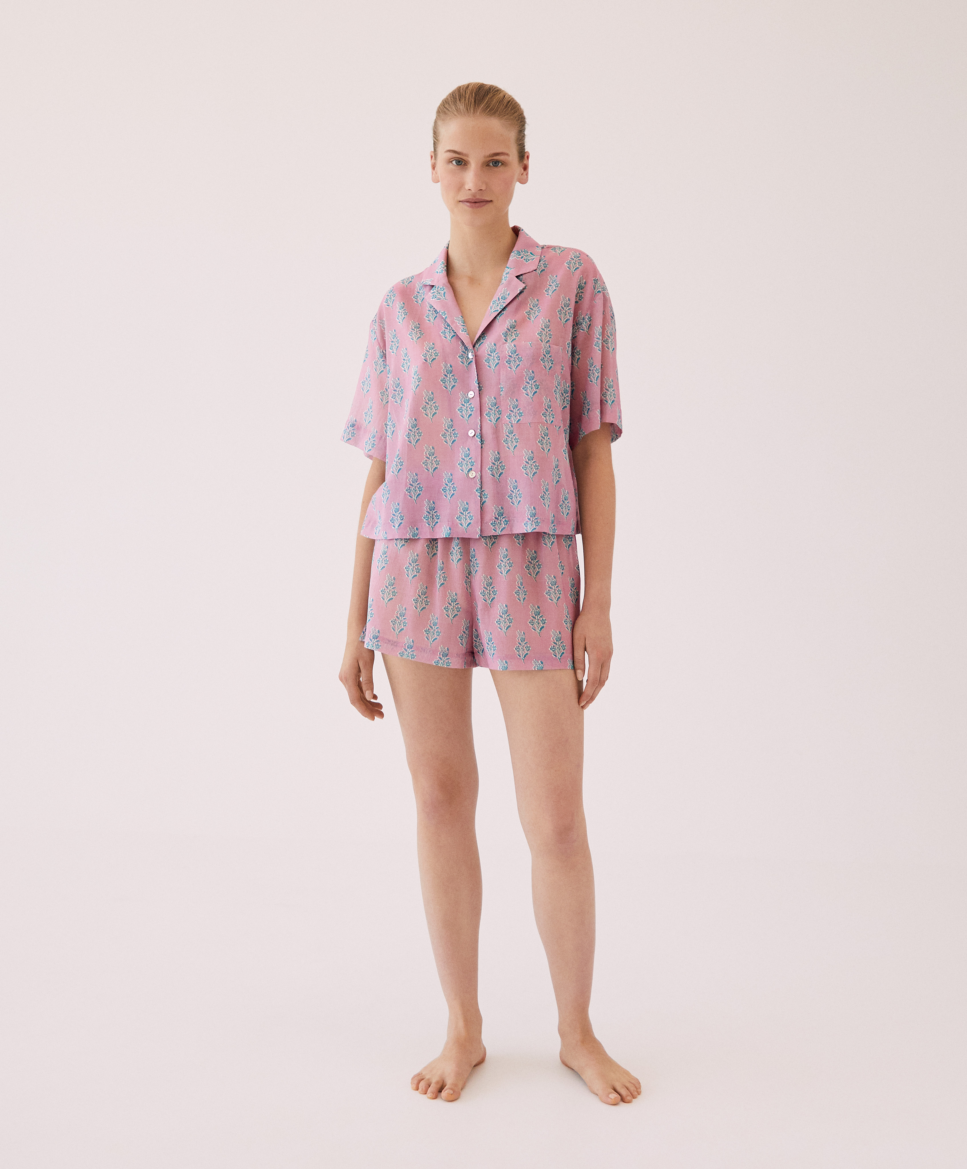 Zweiteiliger kurzer Hemdpyjama aus Baumwollstoff mit Print
