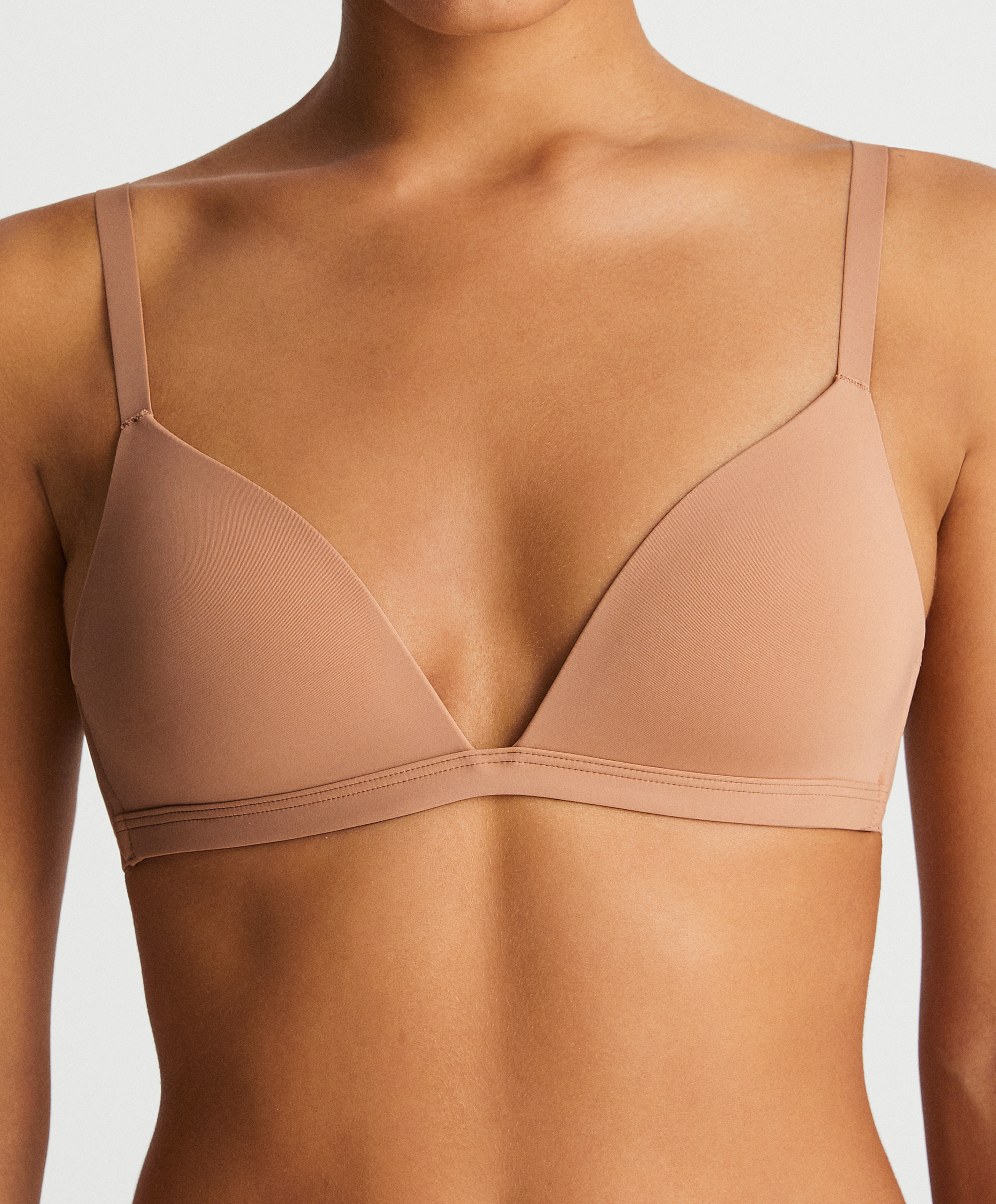 Polyamide low-cut triangle bra