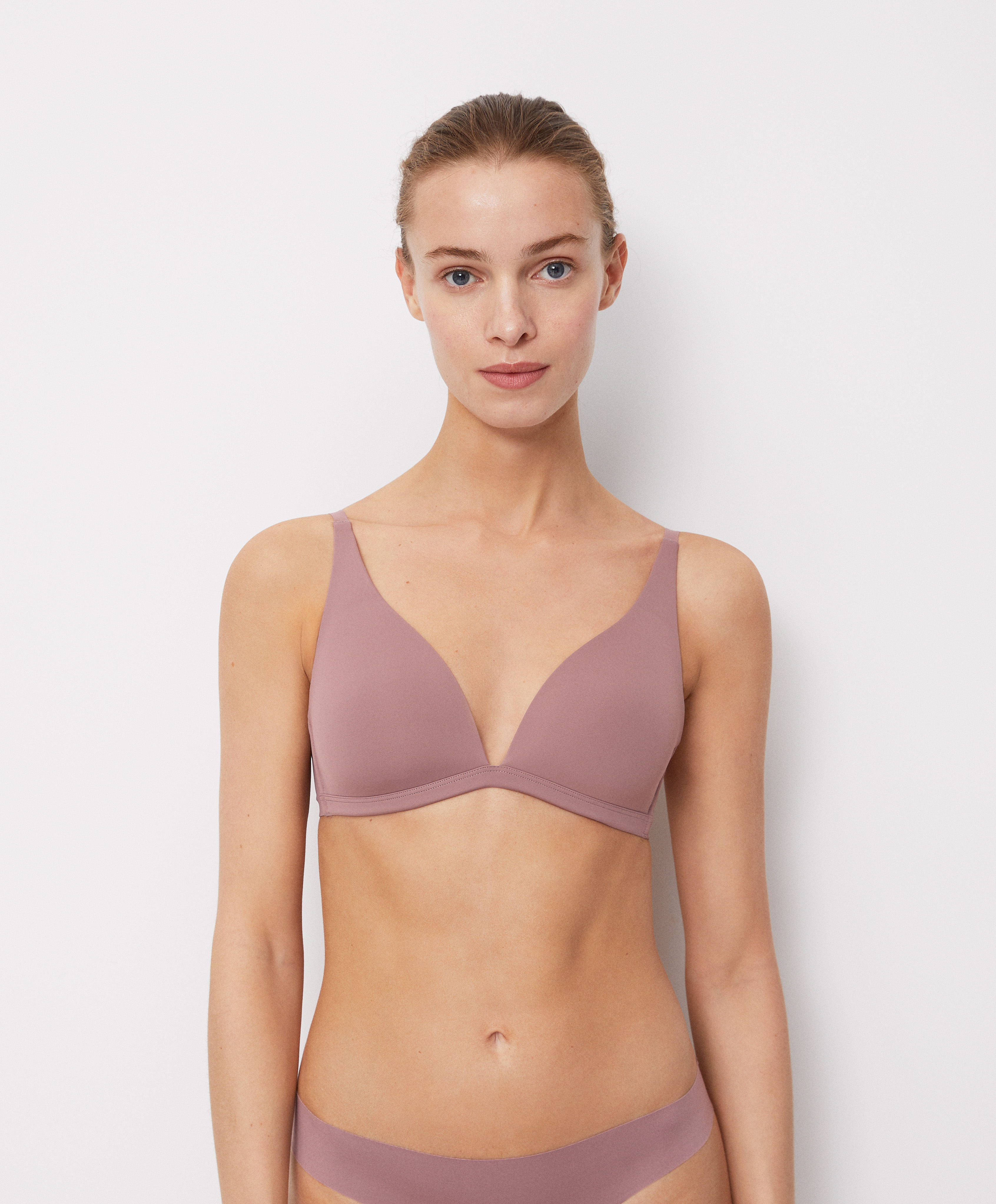 0157/104 Polyamide halterneck triangle bra