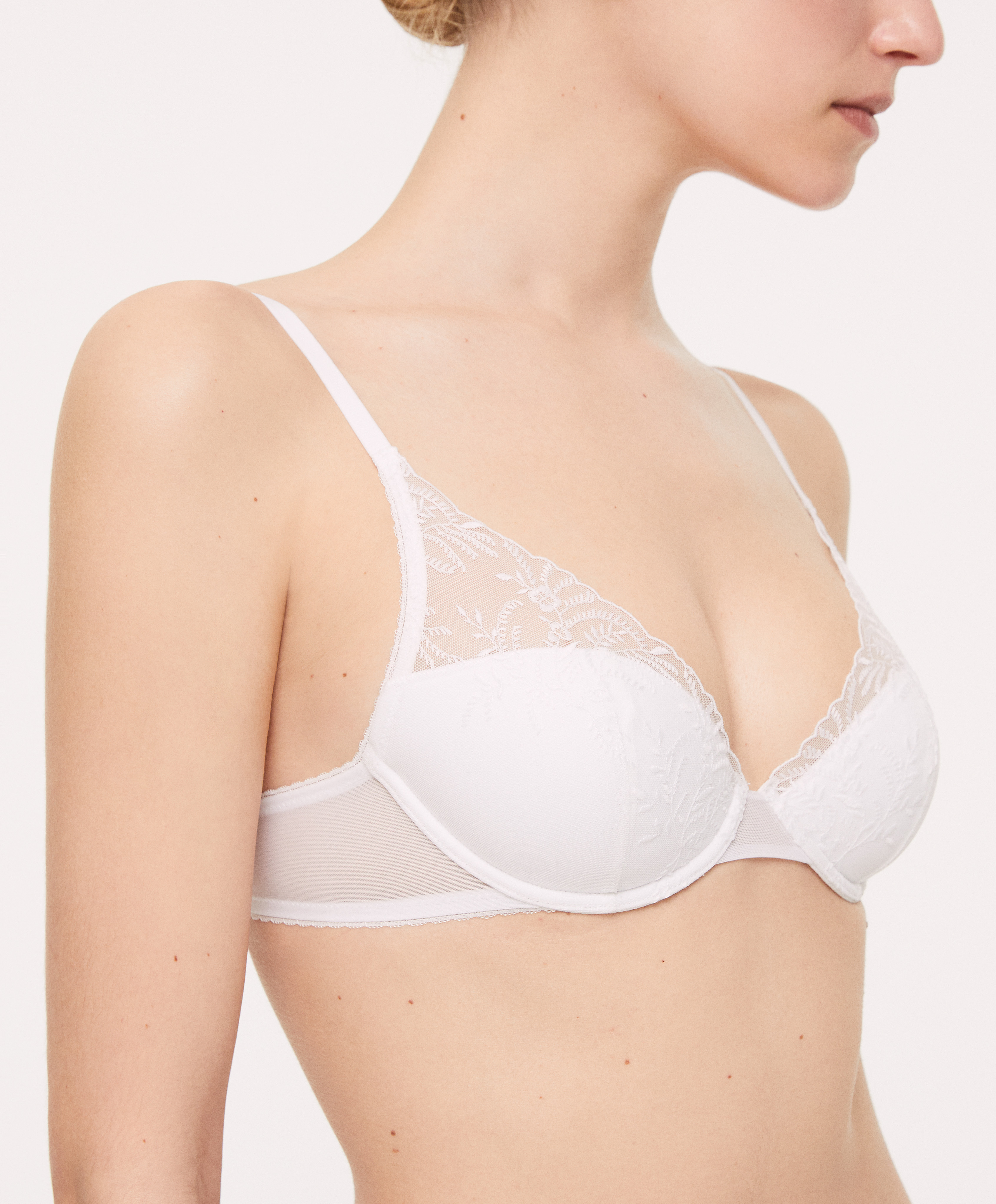 0175/307 Halter-BH aus Spitze und Tüll