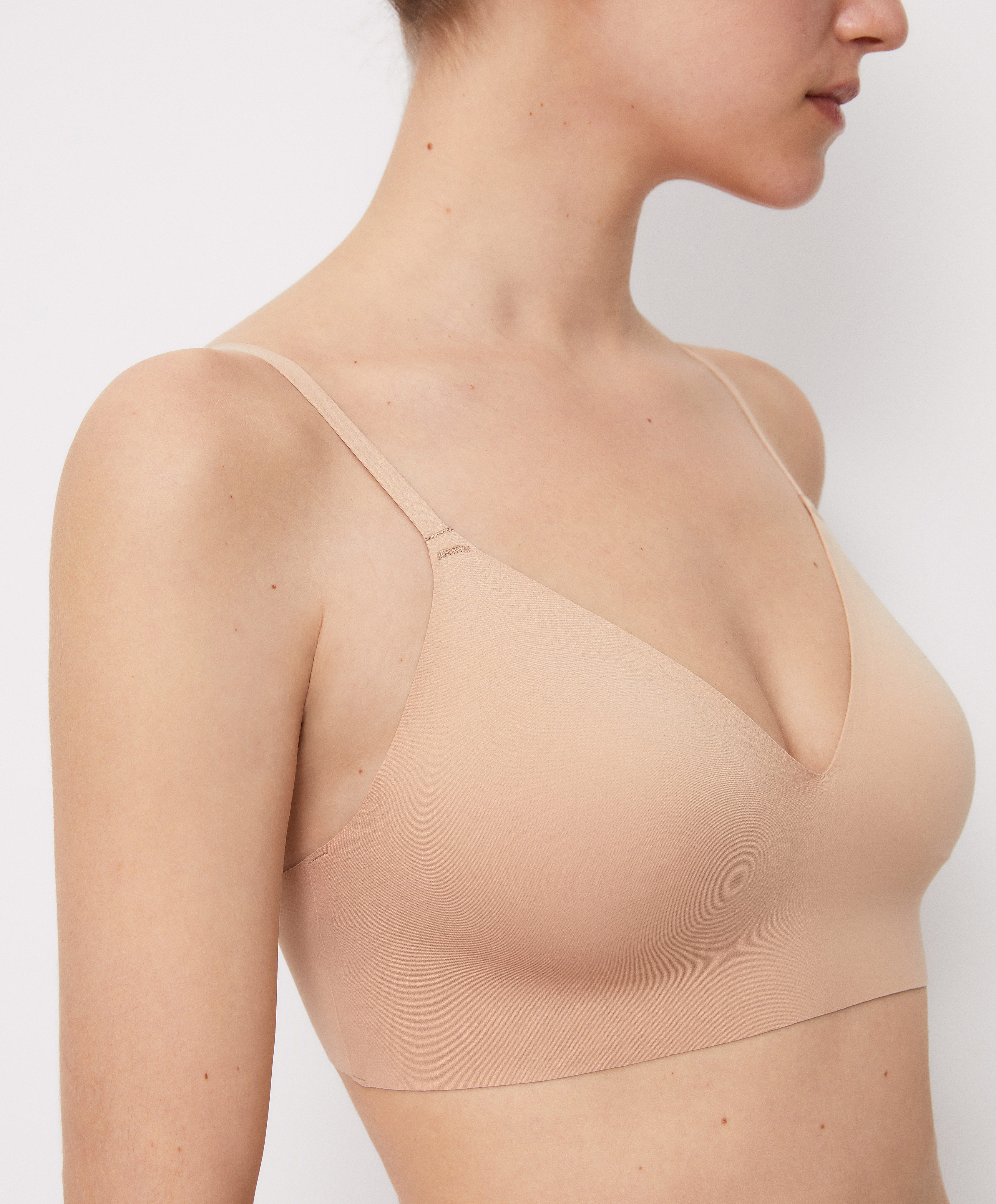 Invisible laser-cut triangle bra top