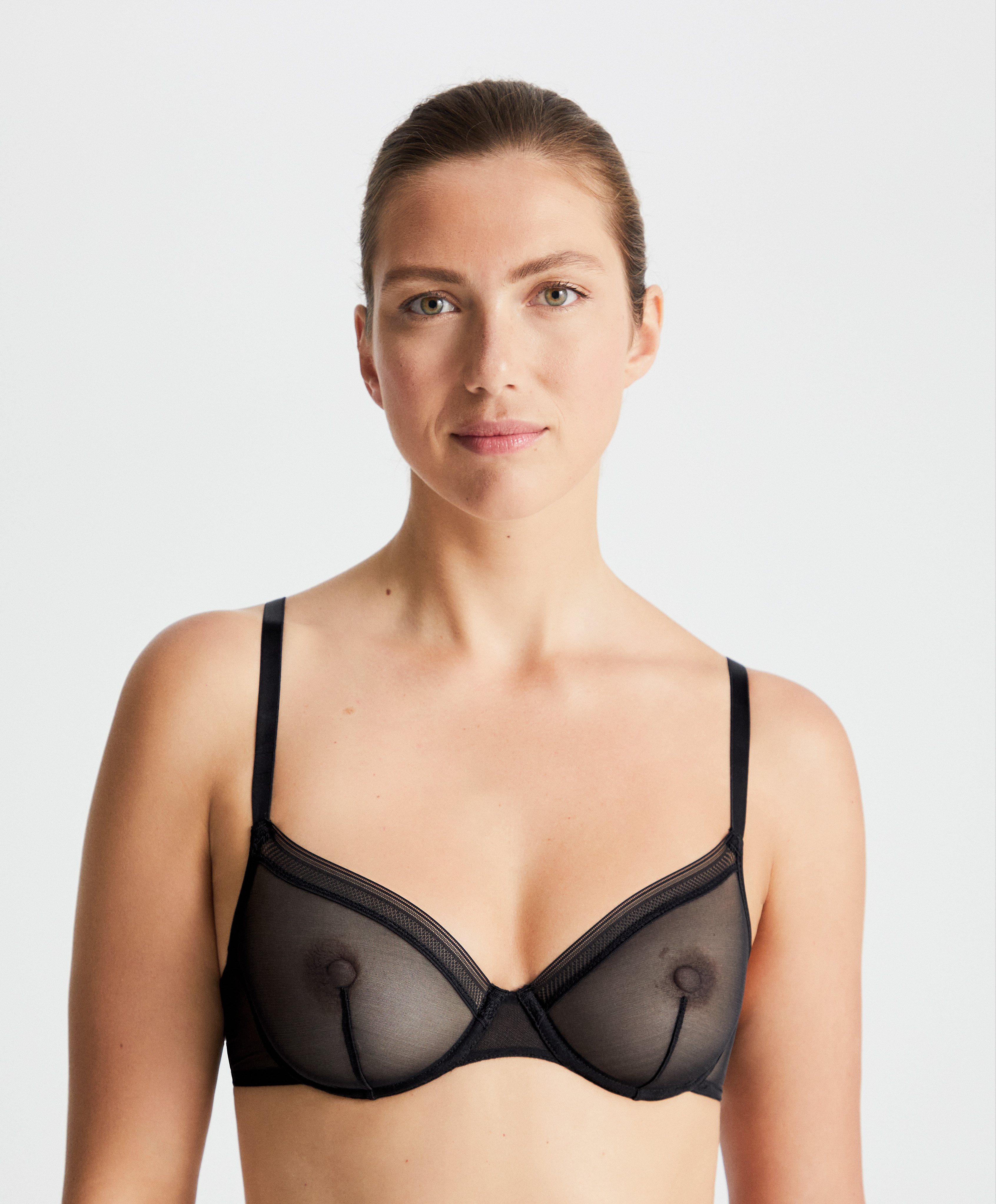 Non-padded underwired classic bra in tulle