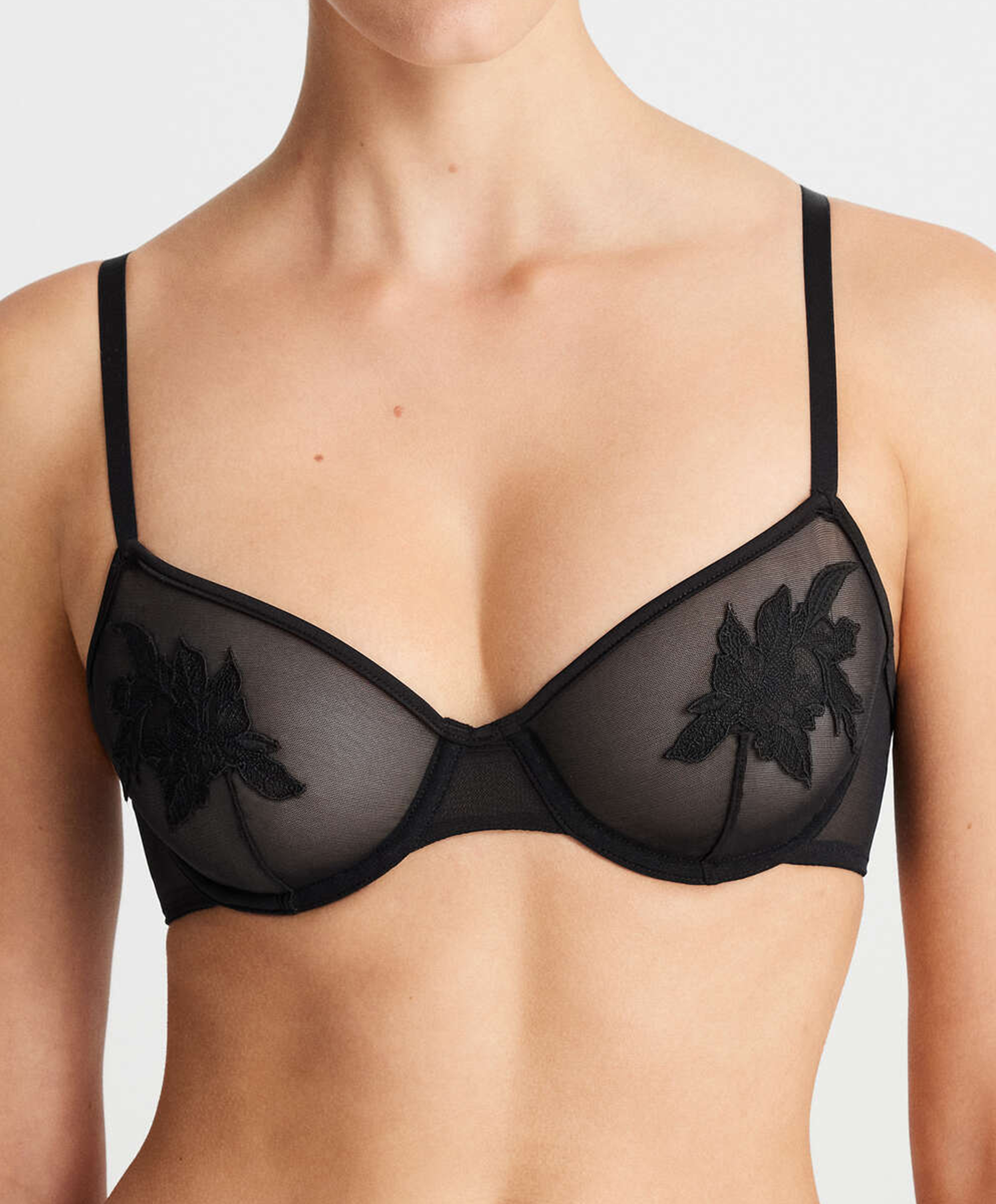 Underwired embroidered tulle classic bra