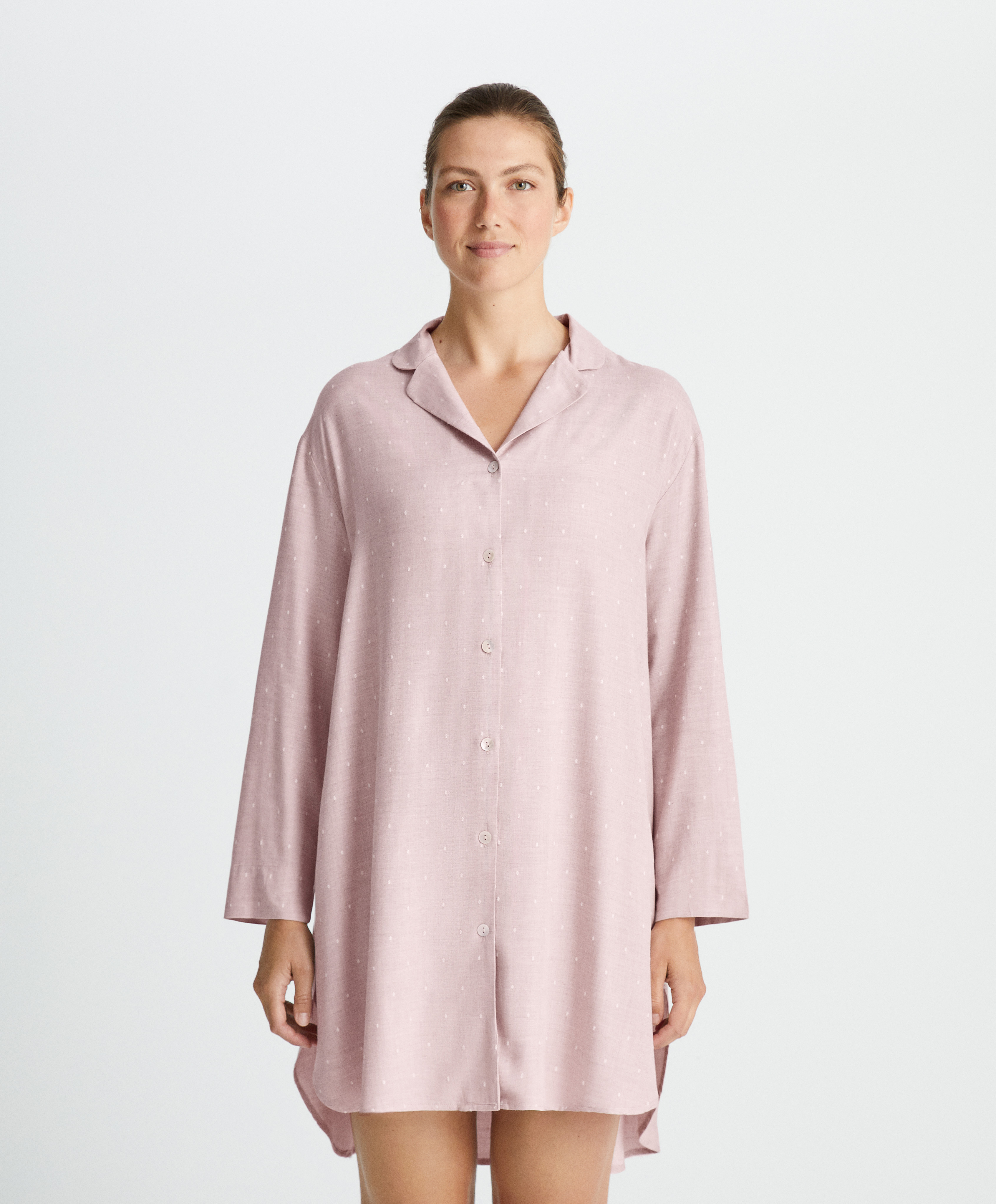 Nachthemd mit Pünktchen aus 100 % Baumwolle