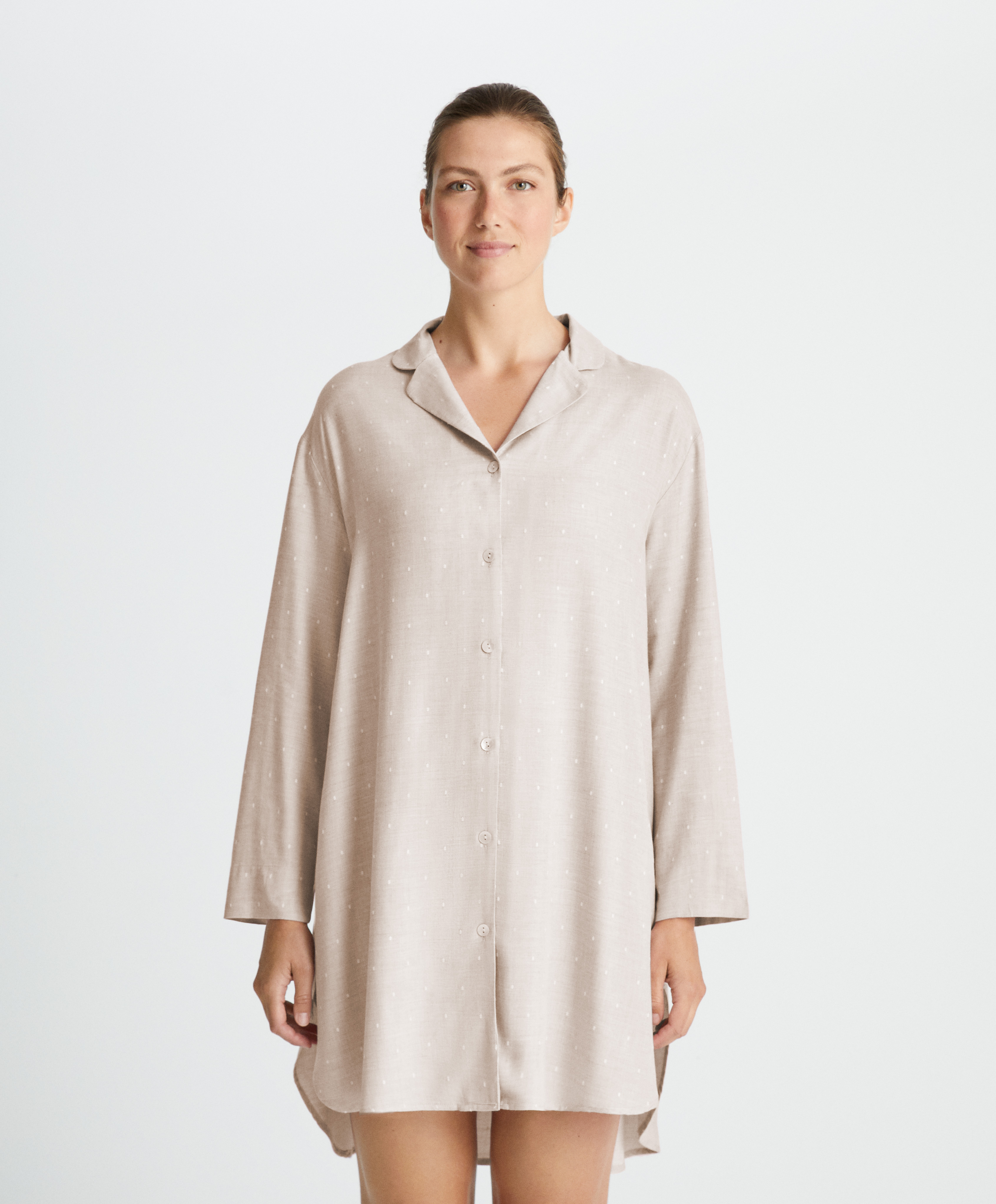 Nachthemd mit Pünktchen aus 100 % Baumwolle
