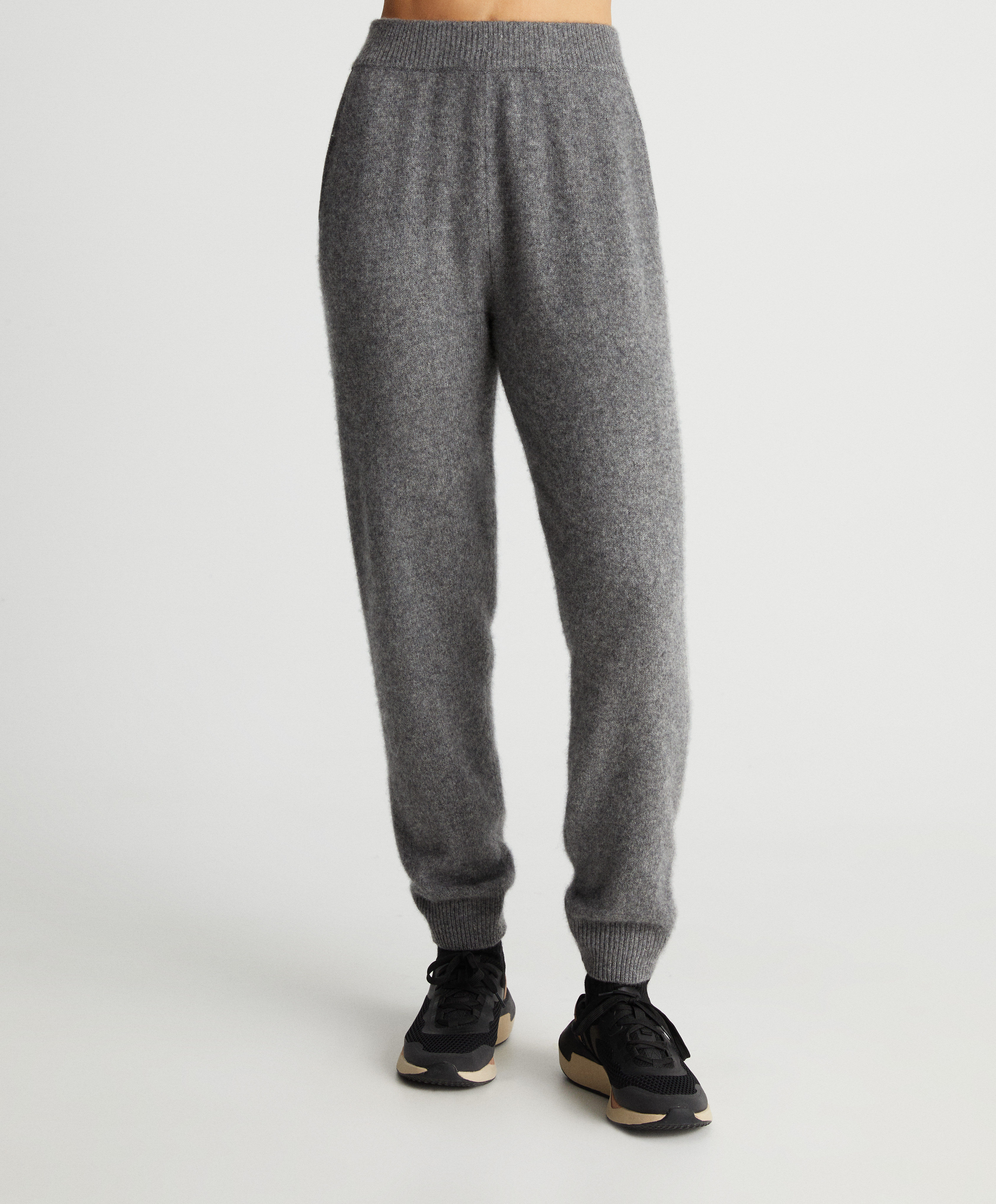 cashmere joggers black