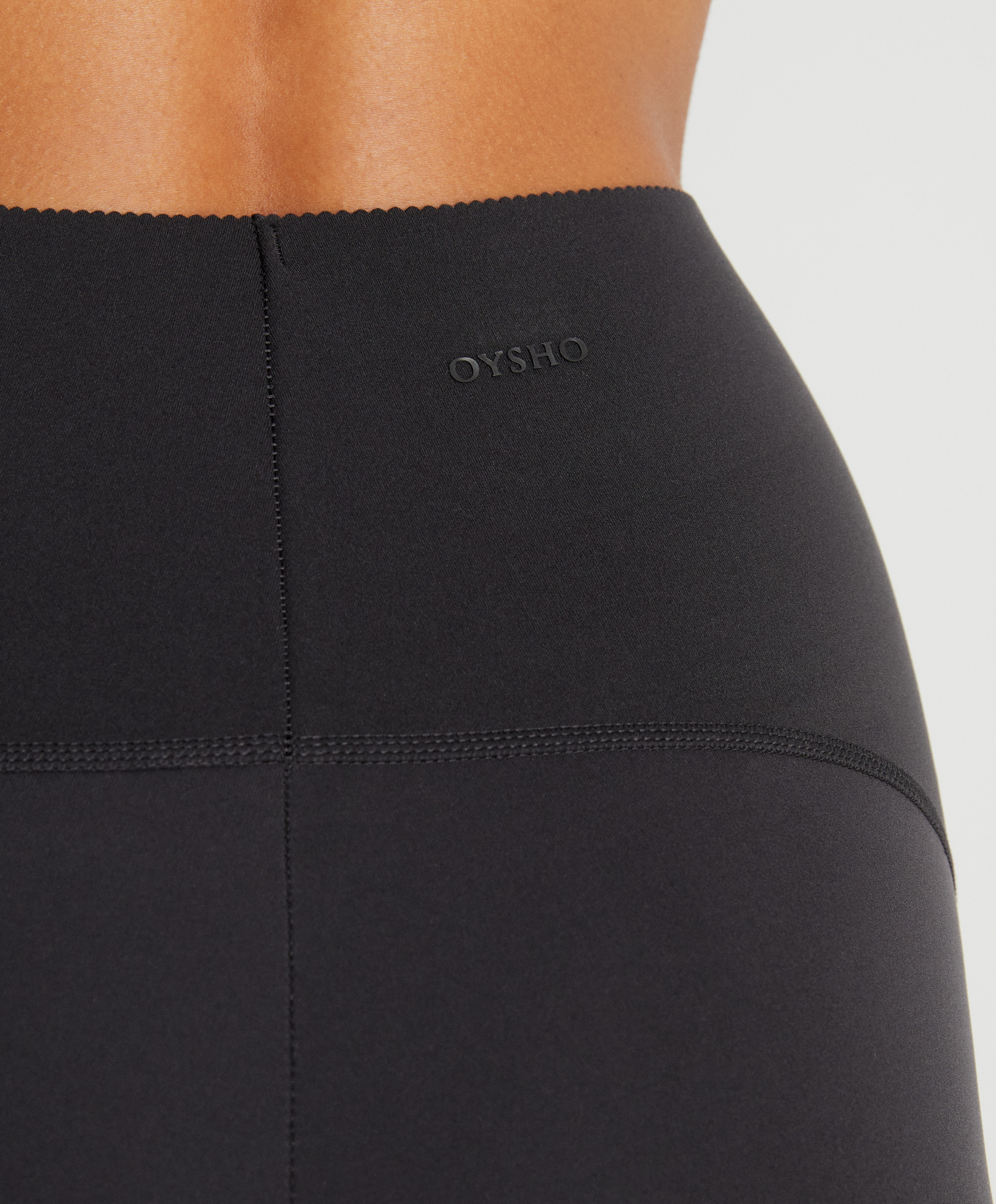 Los nuevos leggings compresivos de Oysho son perfectos para hacer deporte,  teletrabajar o estar en casa