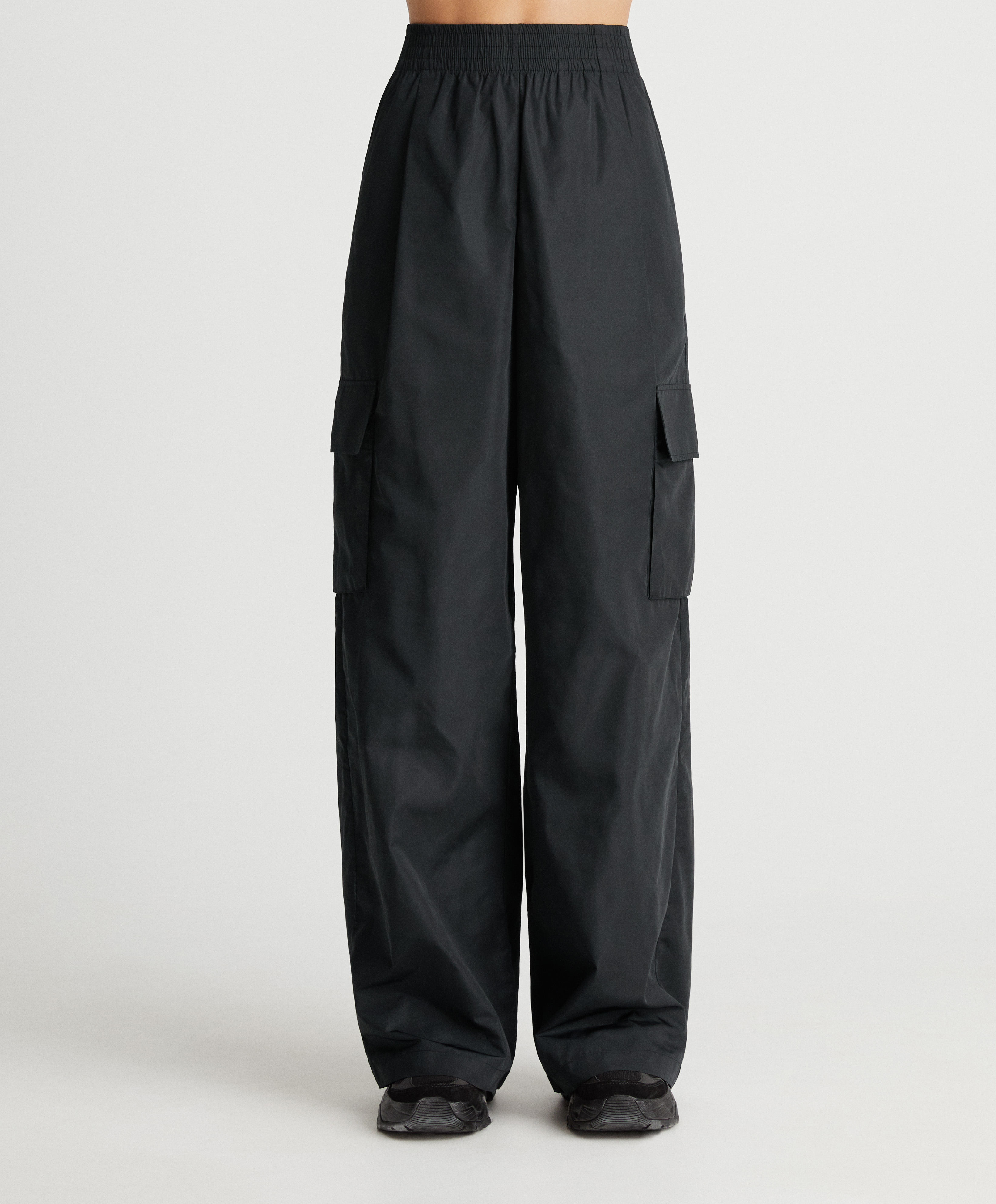 Pantaloni cargo in nylon
