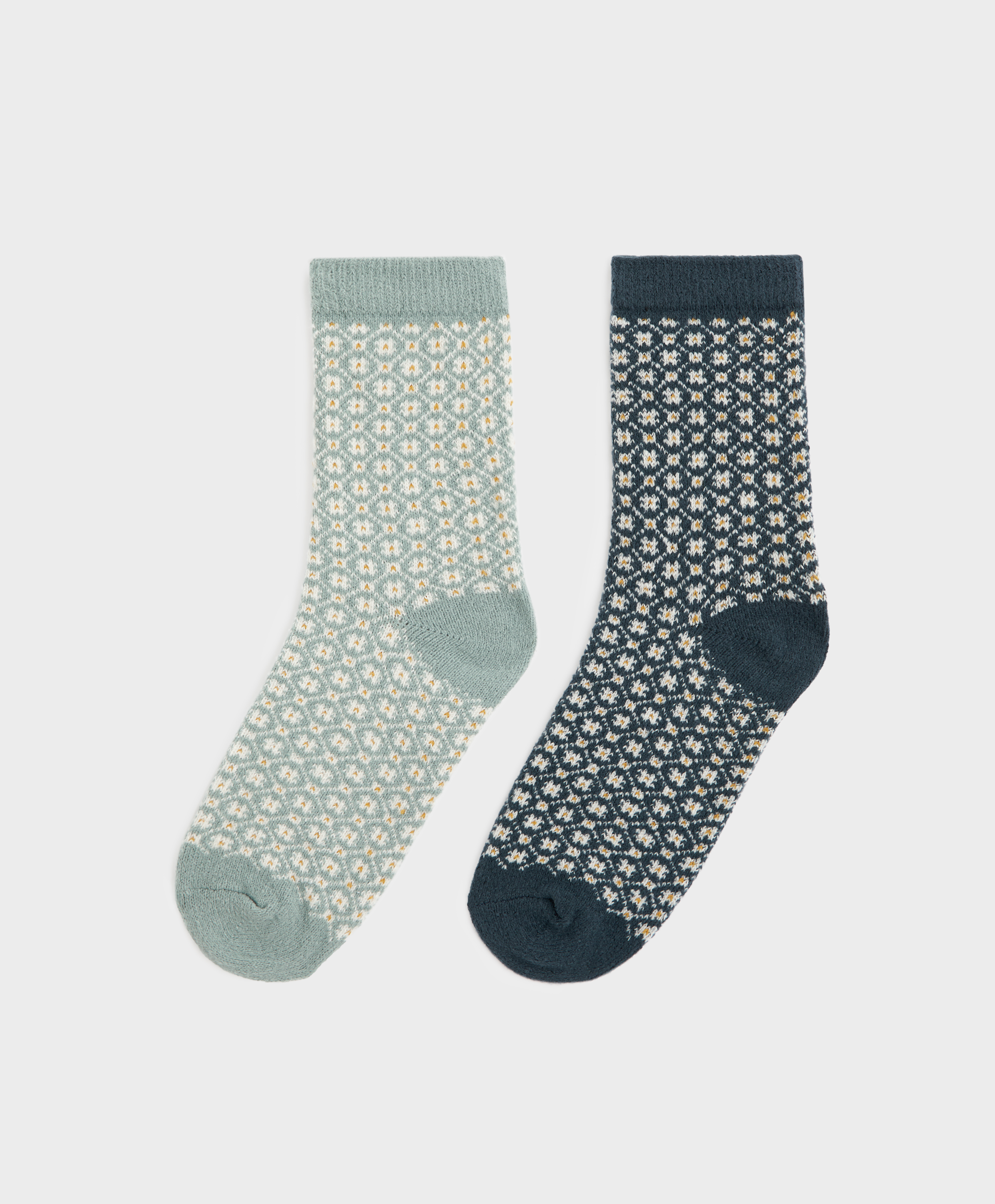 2 pairs of classic socks