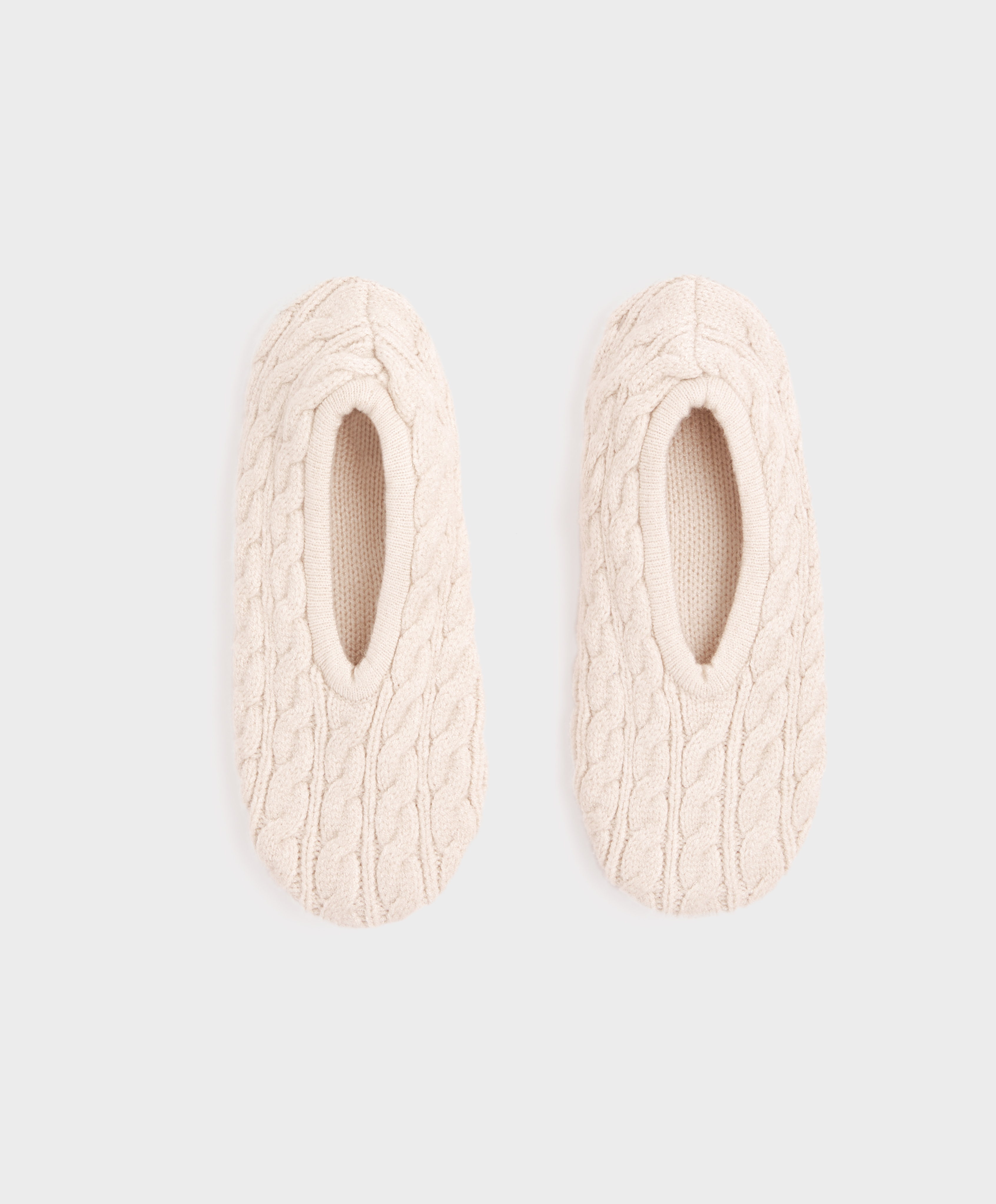 Chunky knit slippers