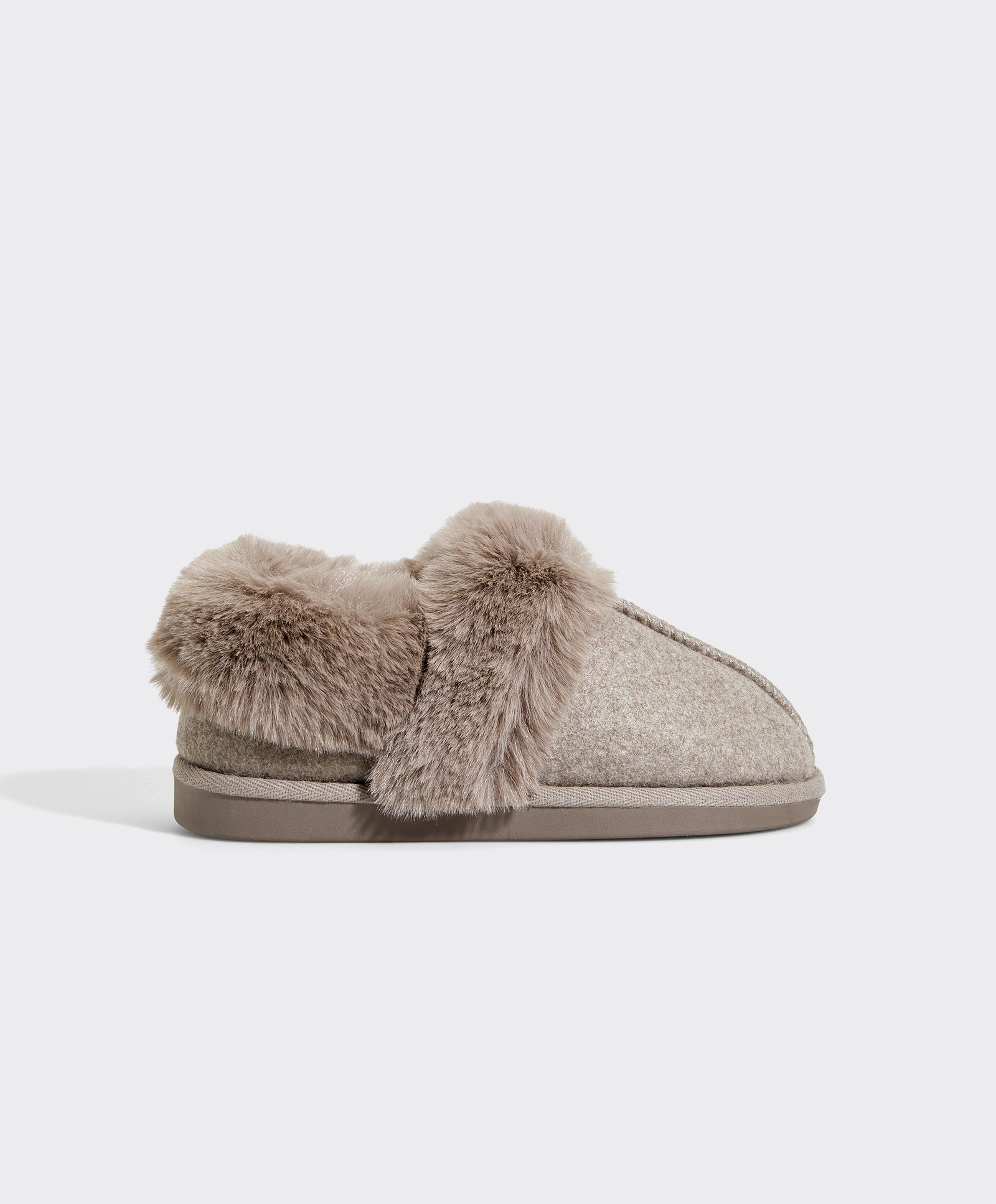 Closed faux fur collar slippers