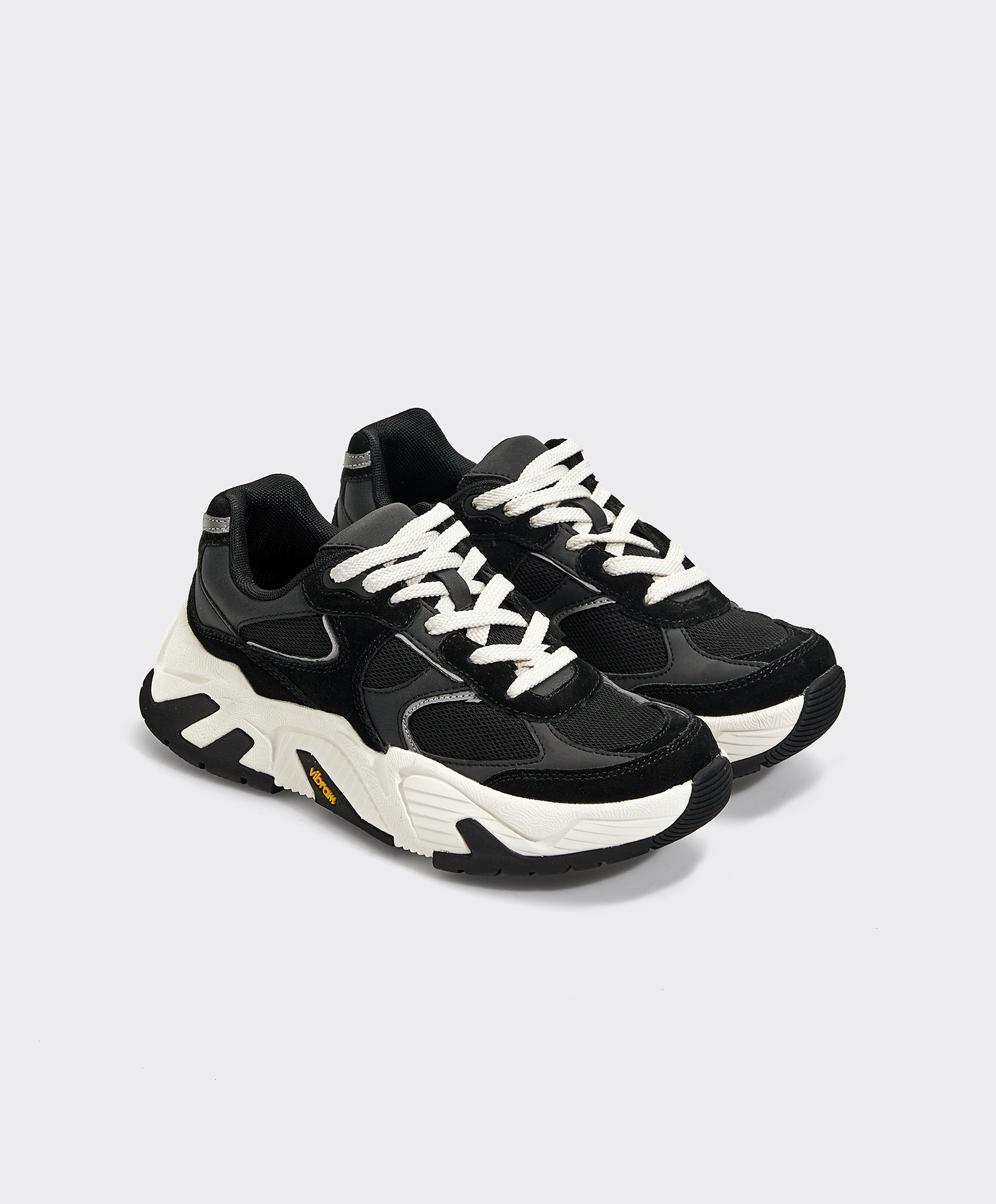 1119/880 Sportschoenen van suède met Vibram®-zool