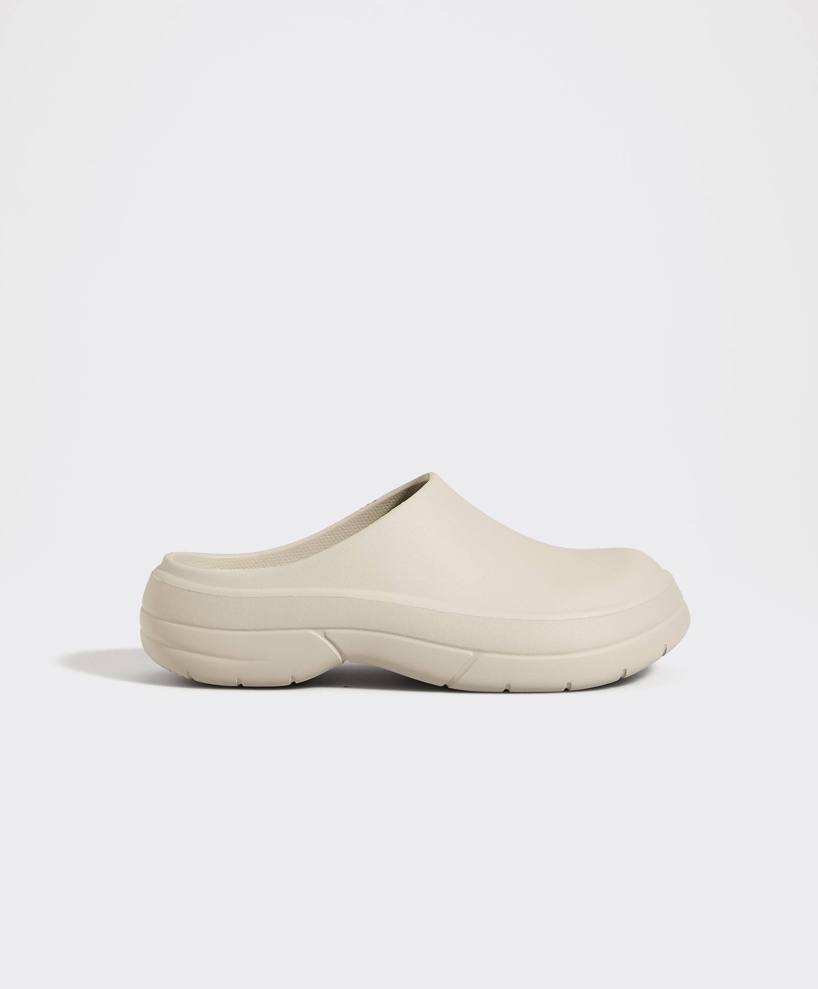 Zapatillas de estar por casa para mujer | OYSHO España