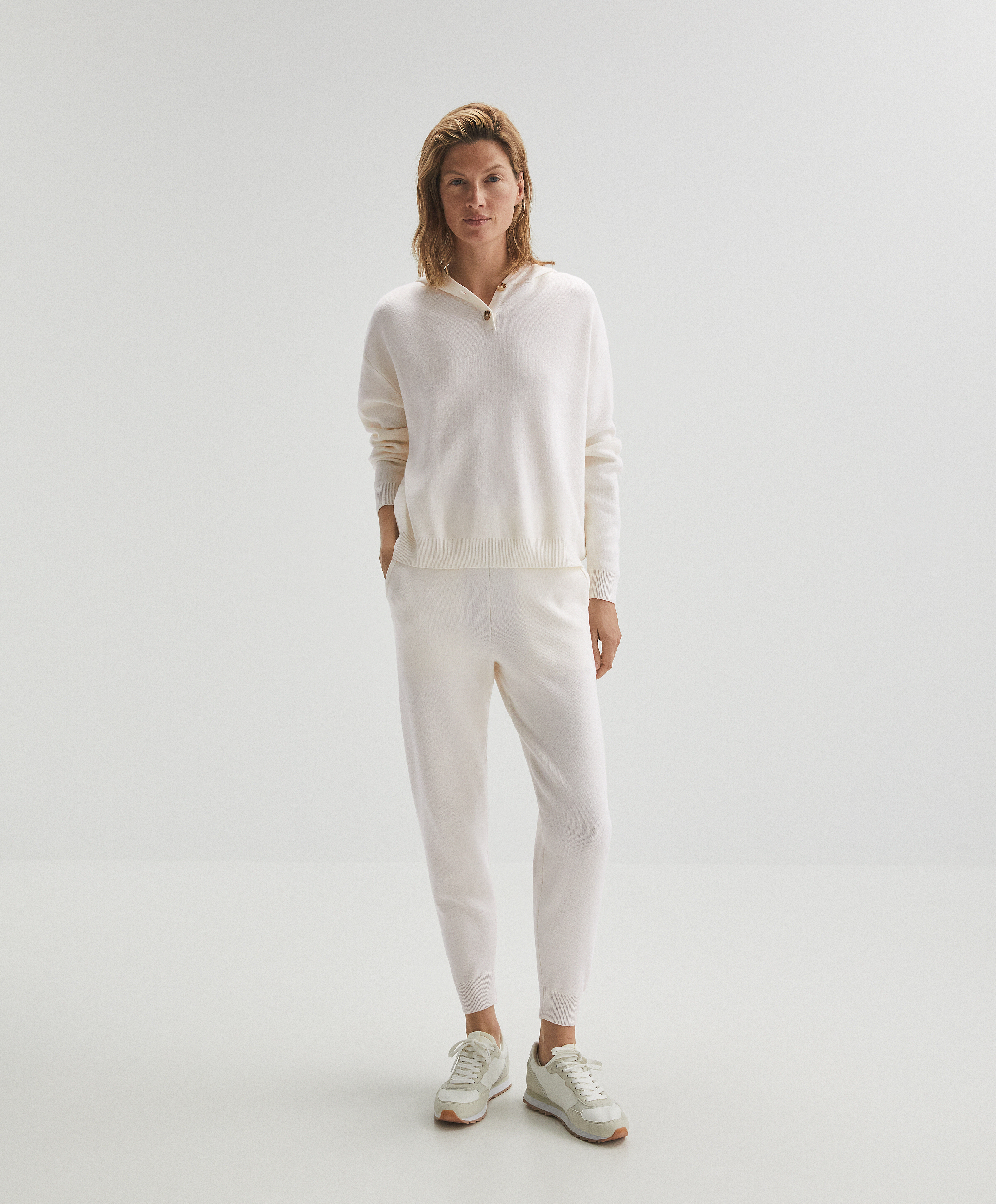 White knit tracksuit