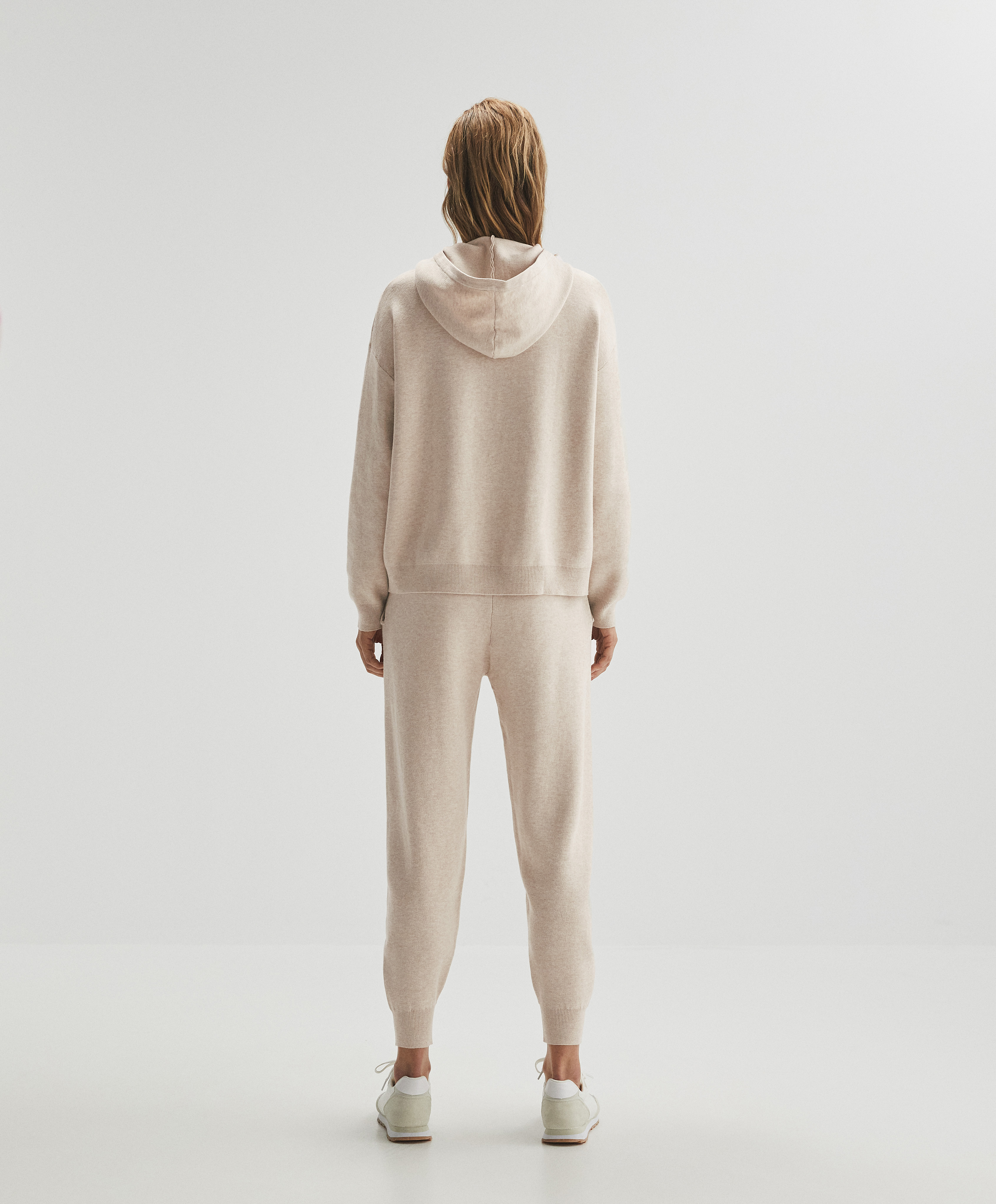 El vestido de punto de Oysho para las que pasan del chándal