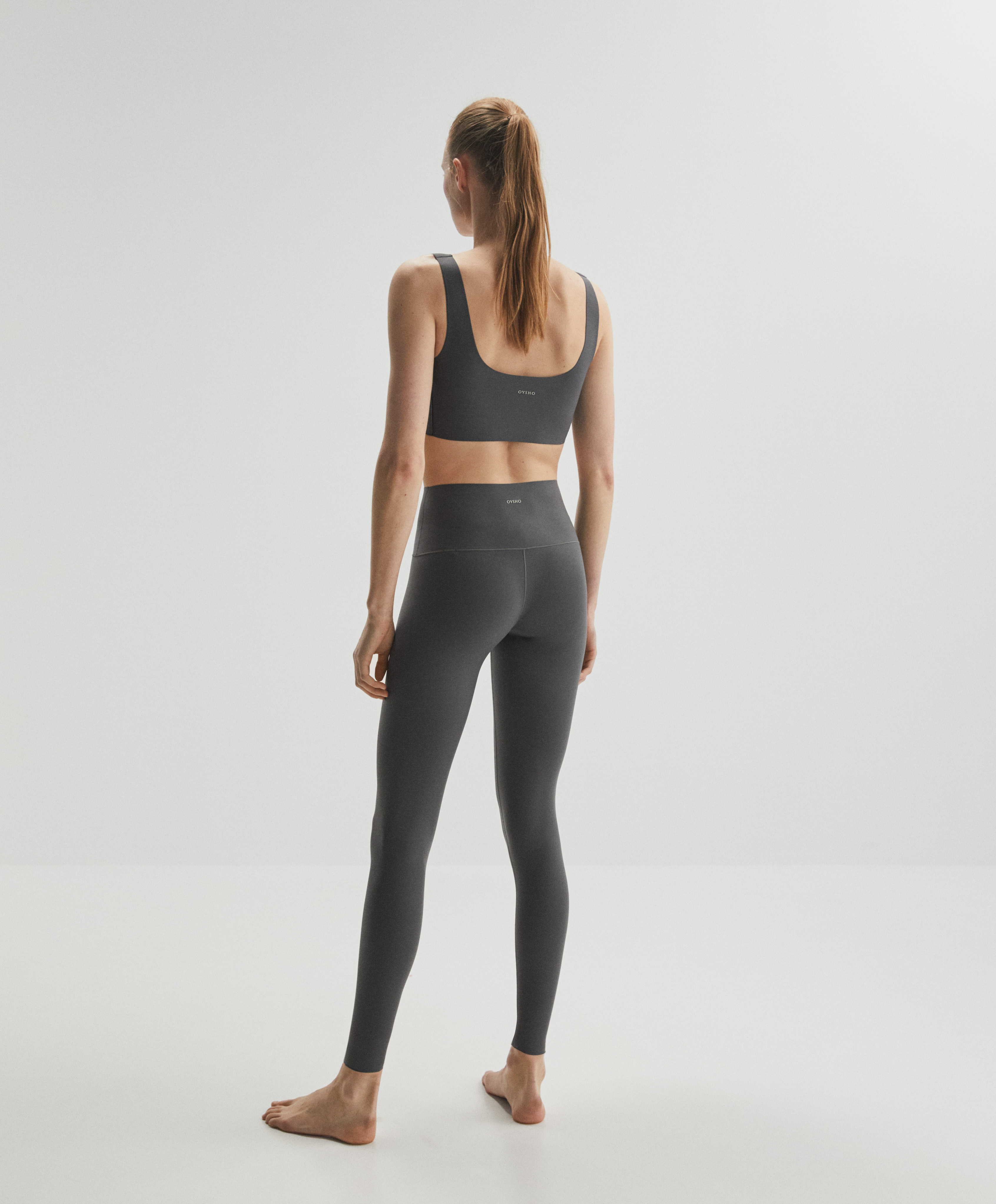 Silky feeling ankle-length leggings 