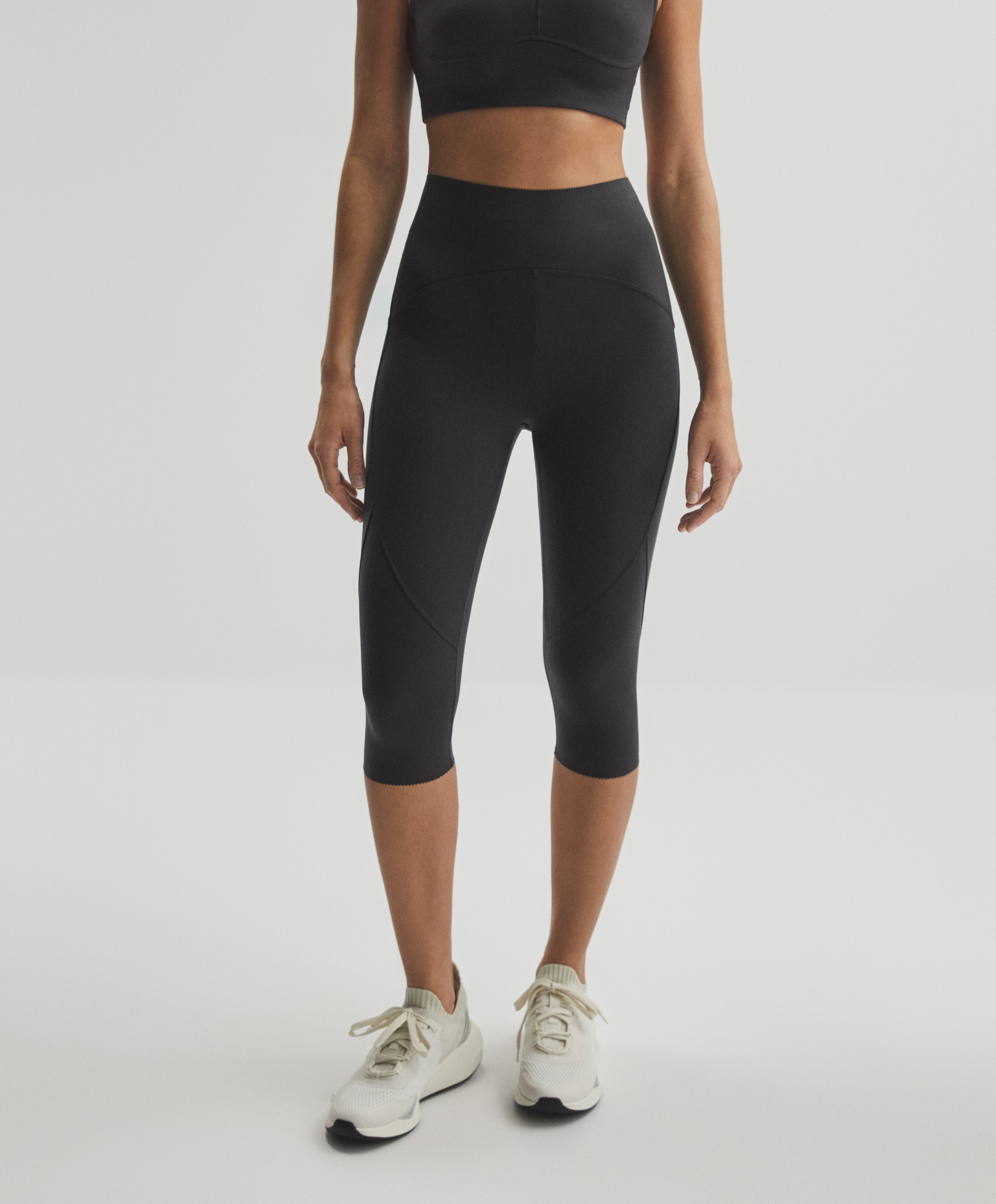 Mallas piratas mujer | Deporte | OYSHO Guatemala