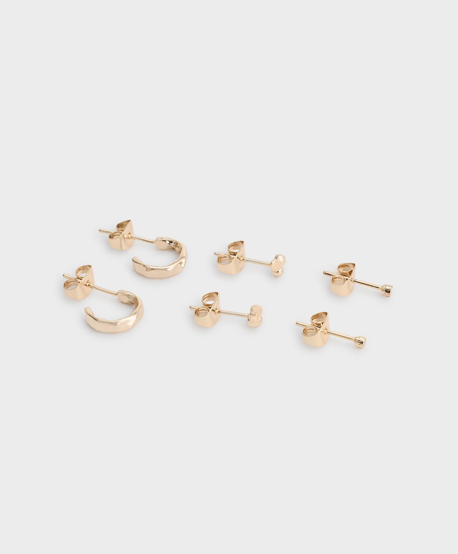 Pack of three 18k gold-plated hoop and flower earrings