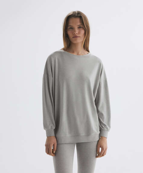 Long-sleeved sweatshirt