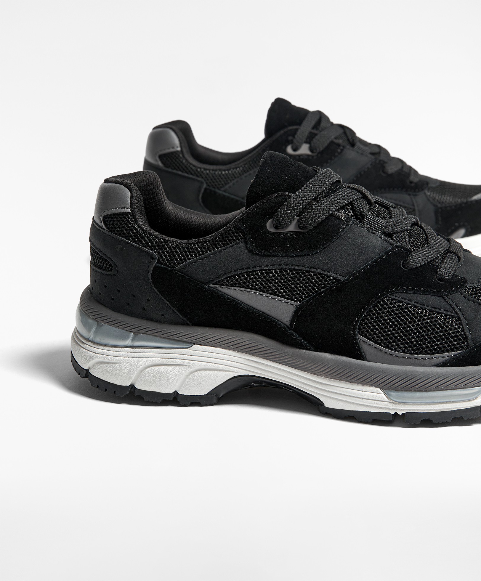 Running shoes OYSHO Indonesia