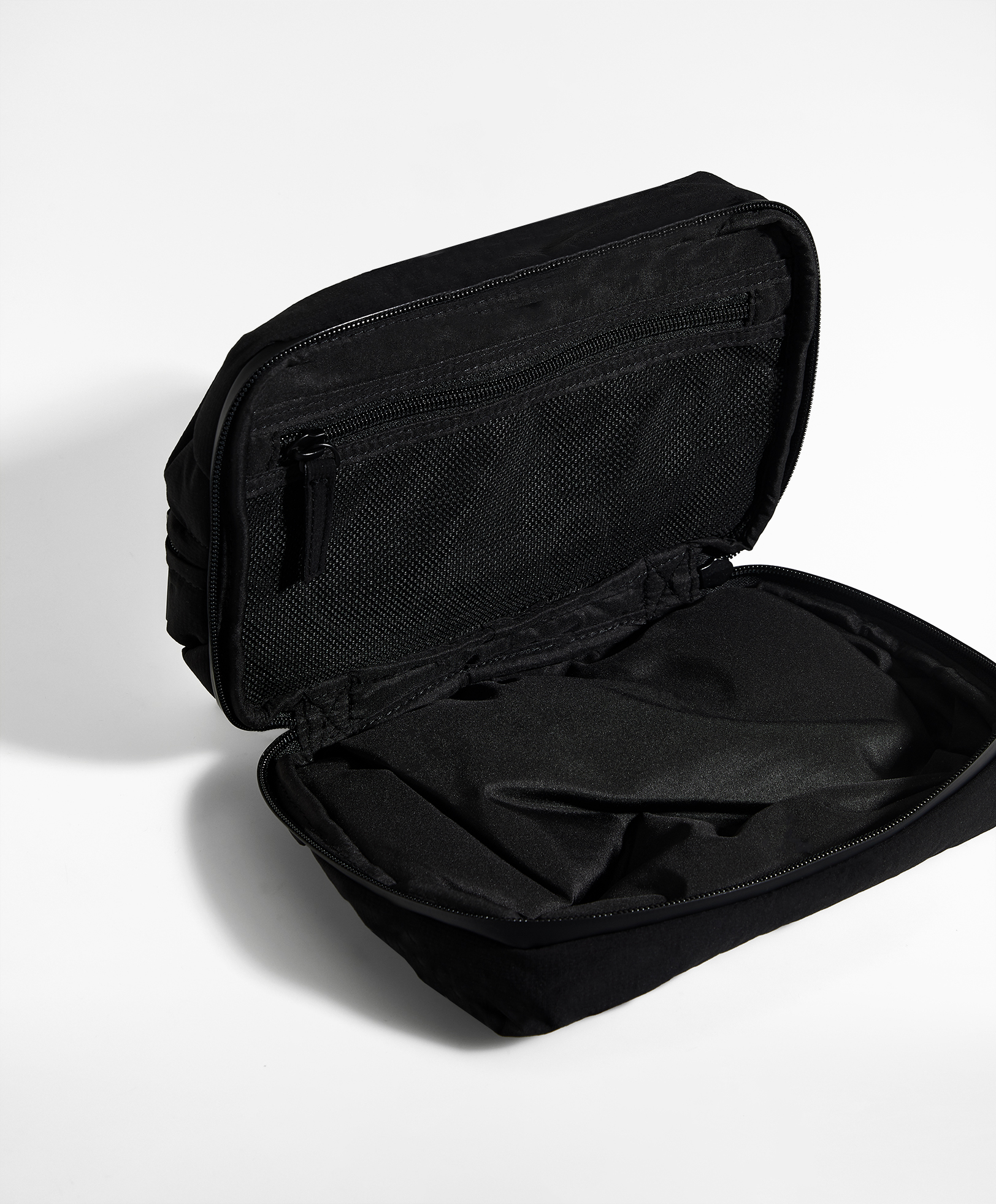 Oval wash bag OYSHO Thailand
