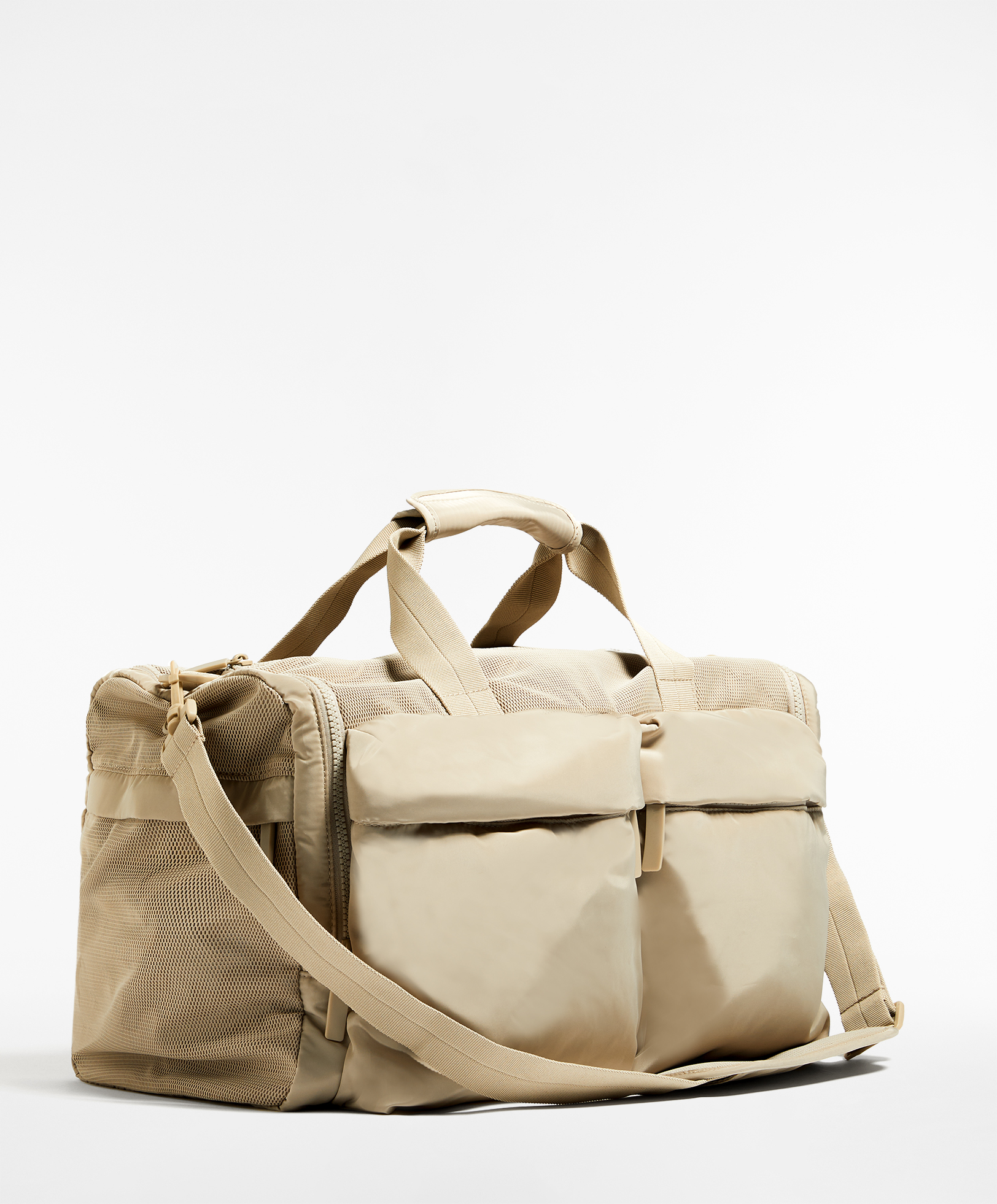 Technical sports bag with front pockets