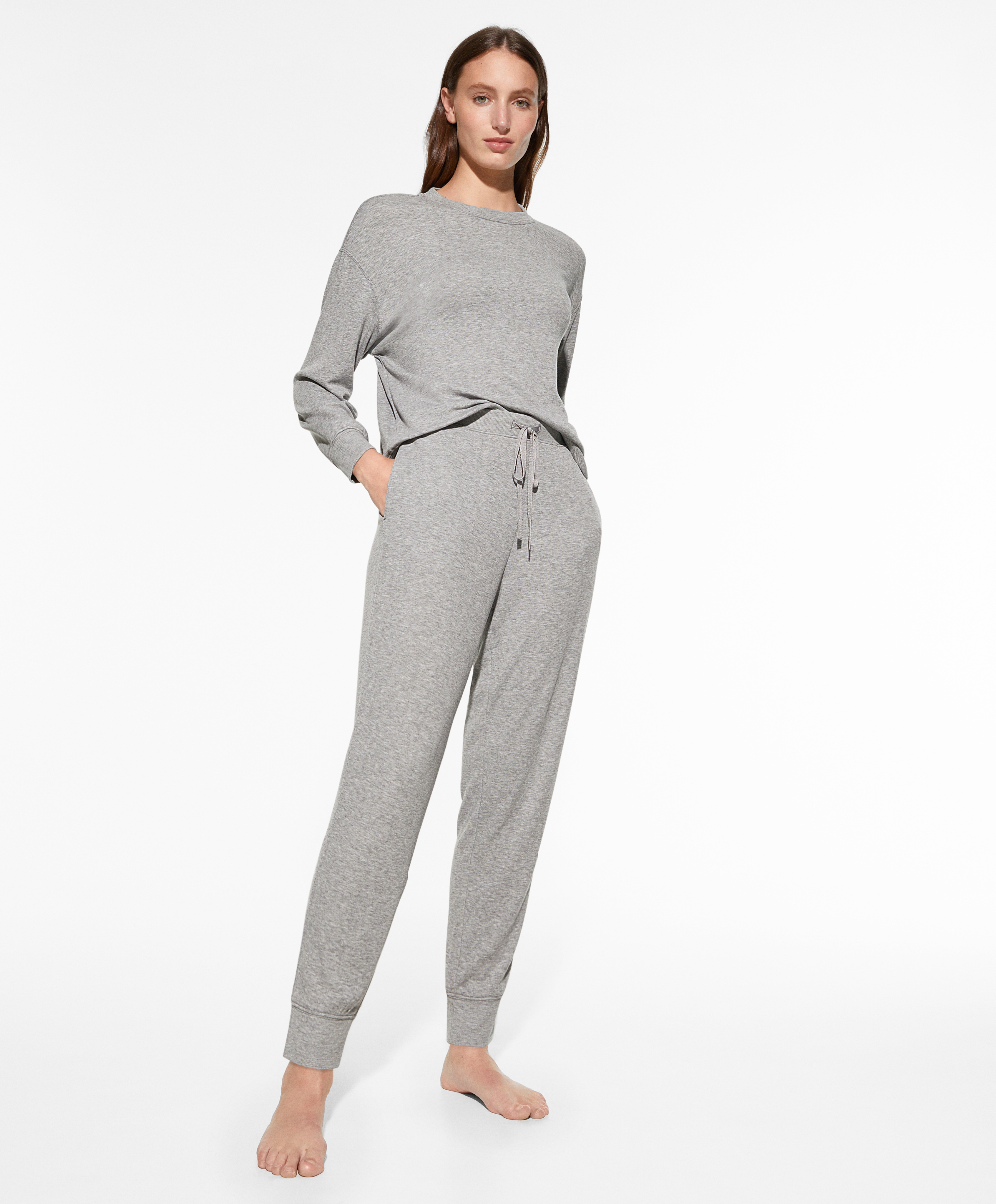 Grijze lange soft-touch pyjamaset van velours
