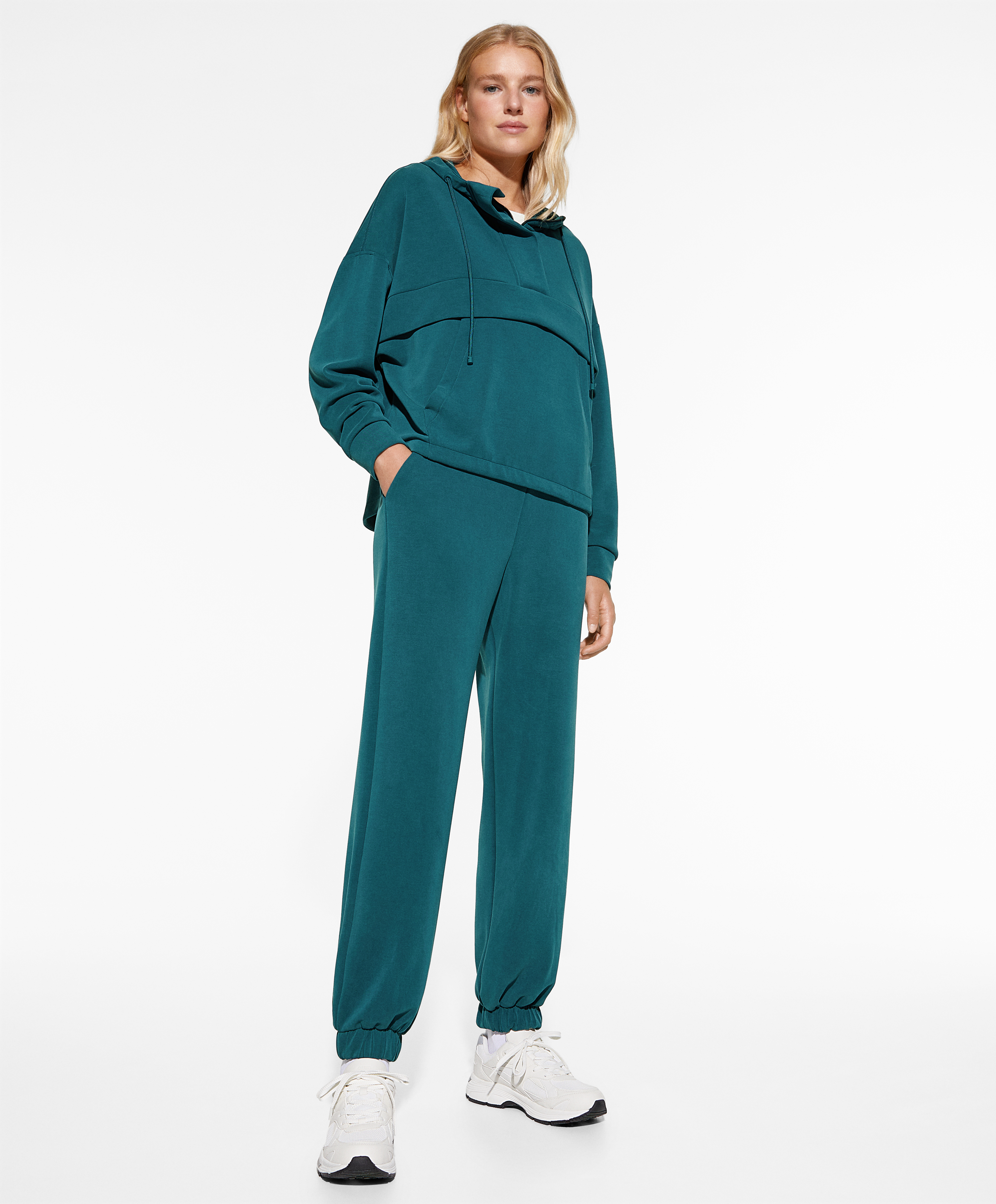 Conjunto deportivo jogger con modal azul OYSHO M xico