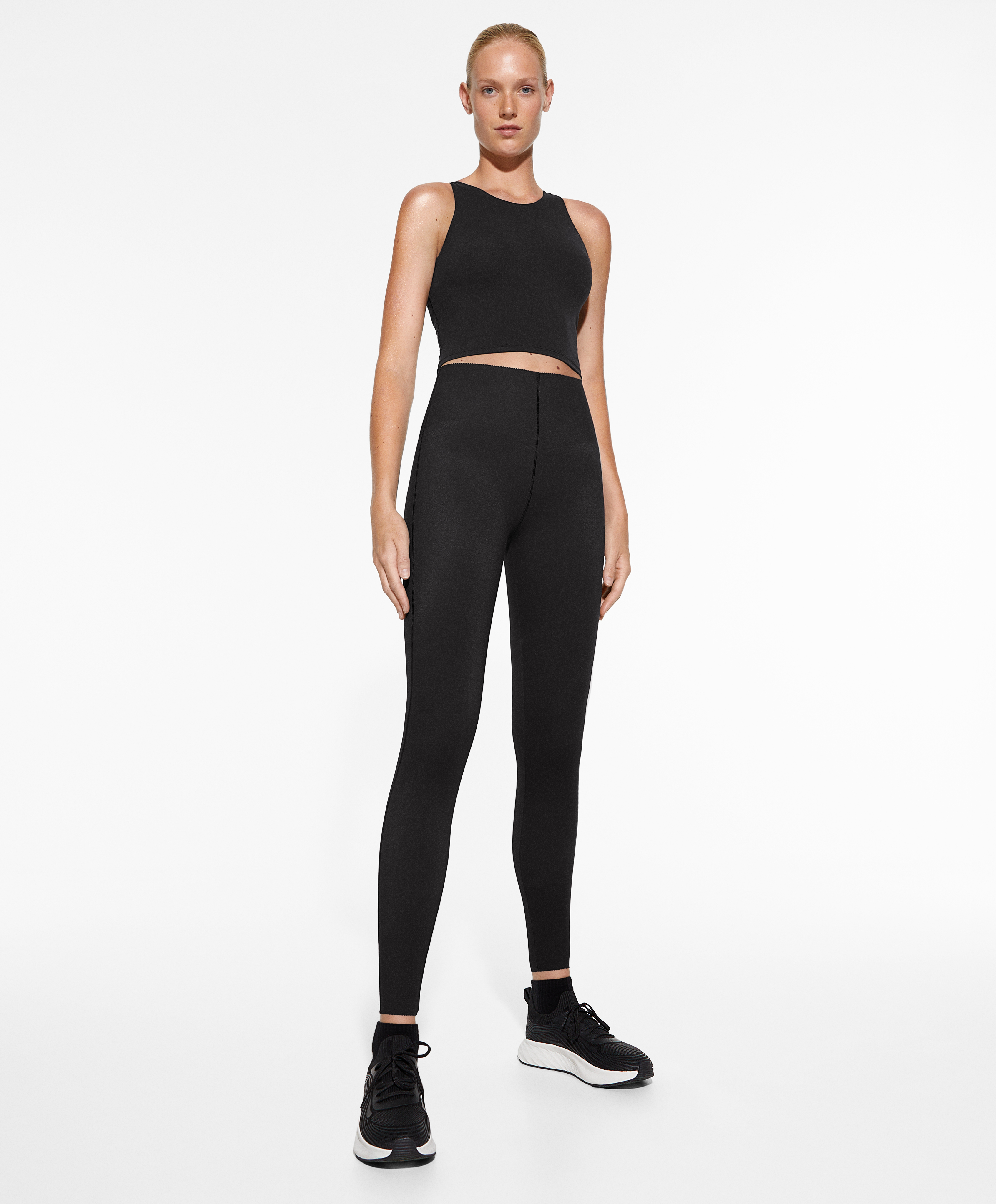 Zwarte extra-compressive raise up total look