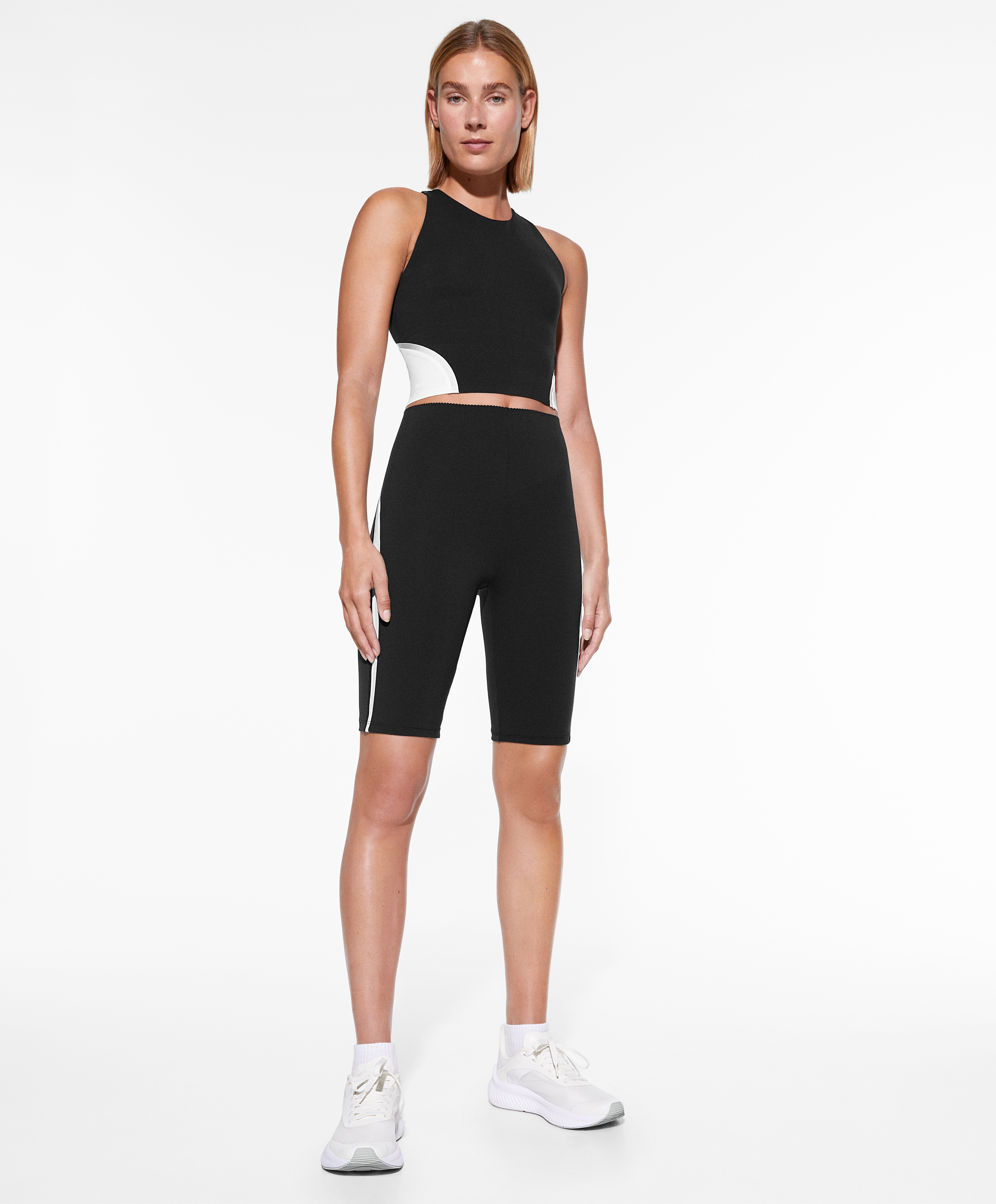 Black compressive raise up cycling total look