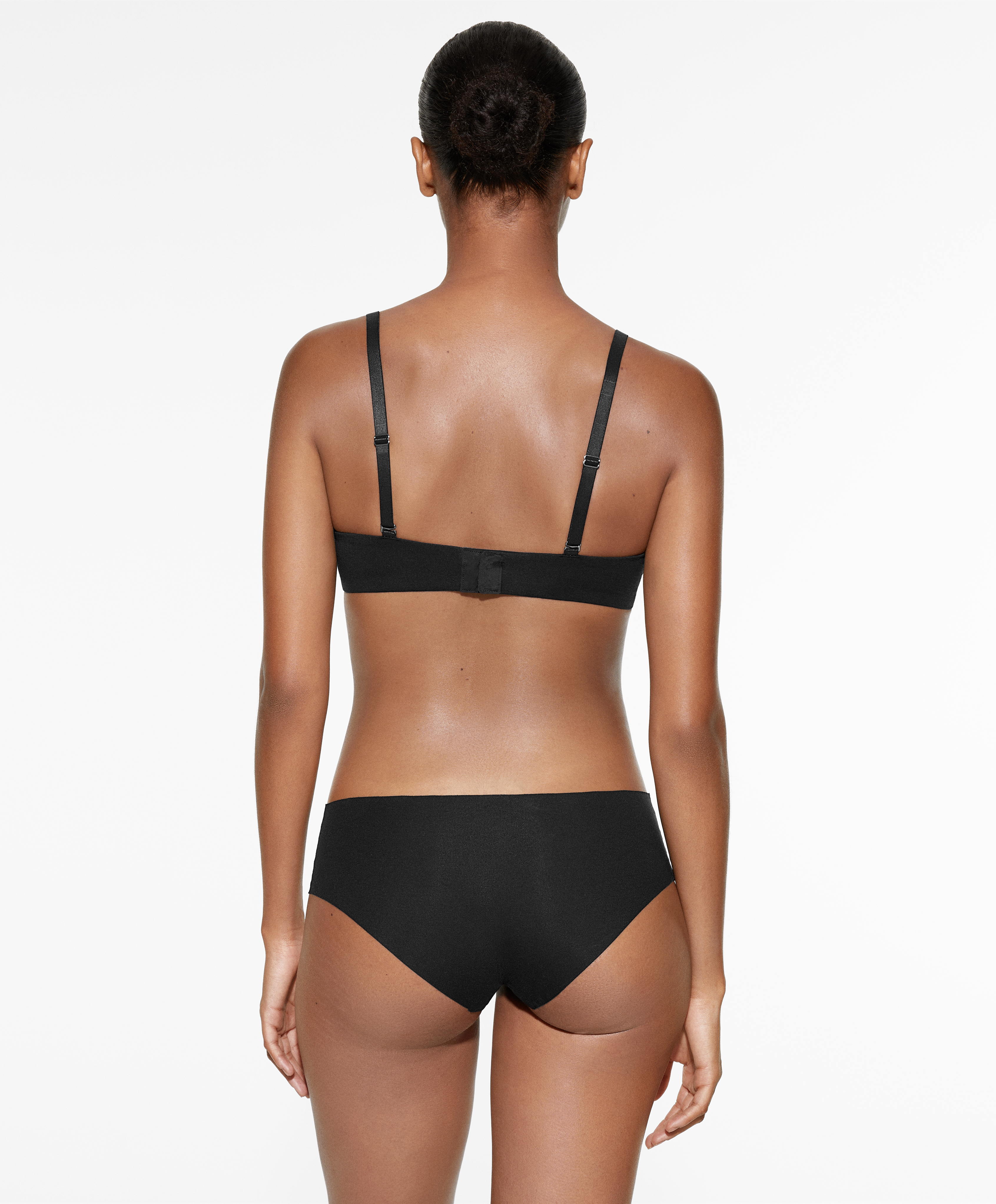 OYSHO INVISIBLE LASER CUT HALTER STYLE - Triangle bra - black 