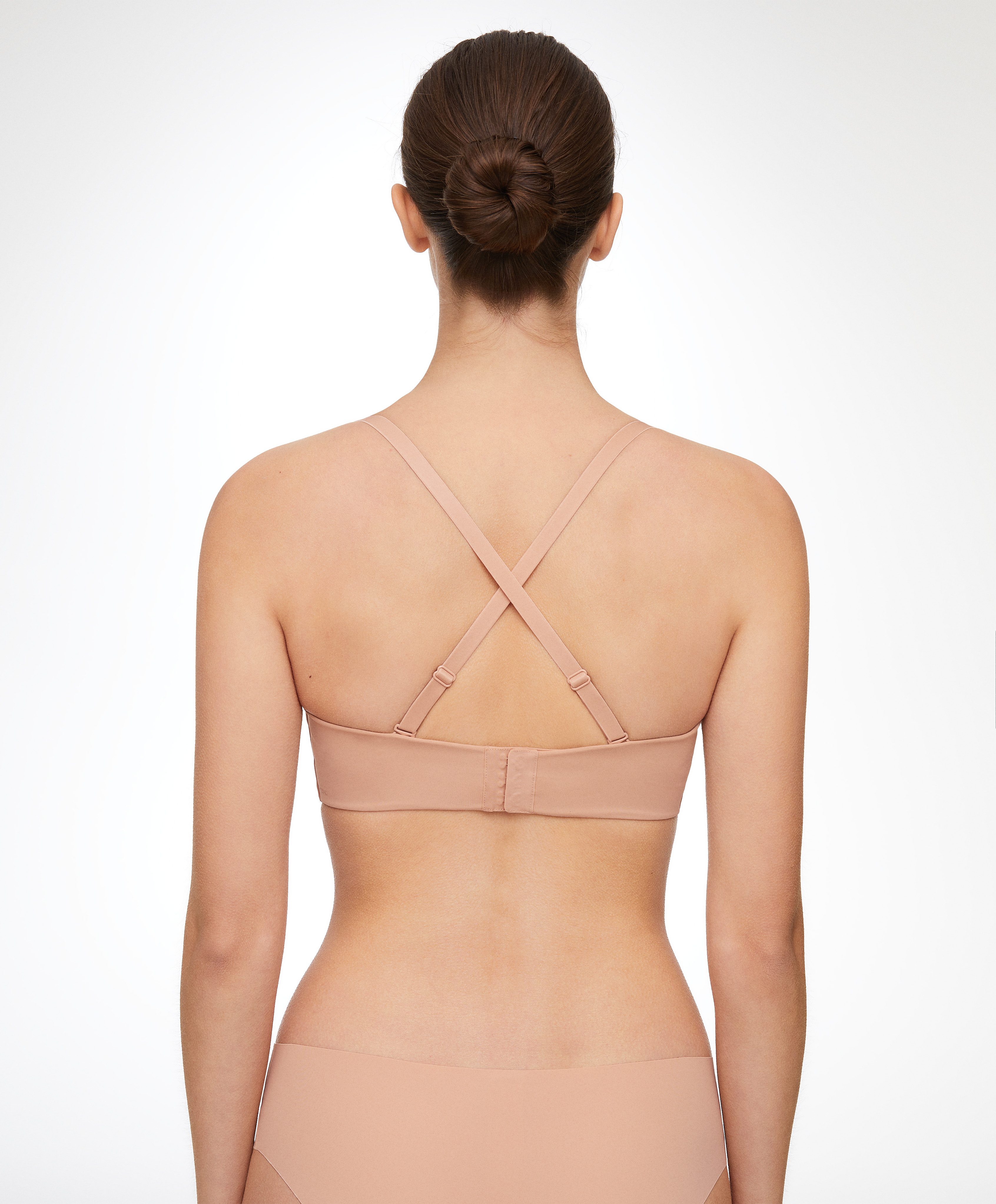 U-neck bra with removable straps