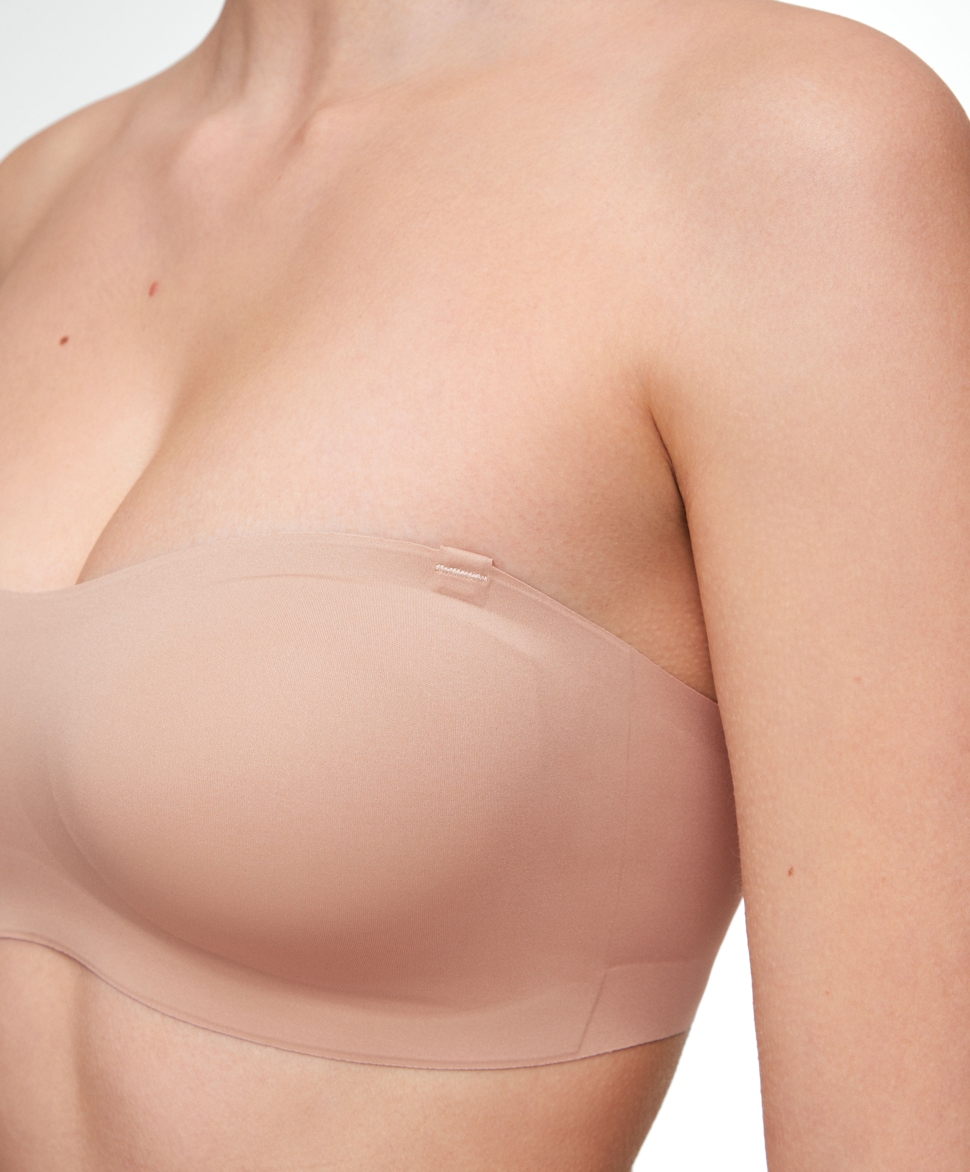 Invisible polyamide bandeau bra with removable straps