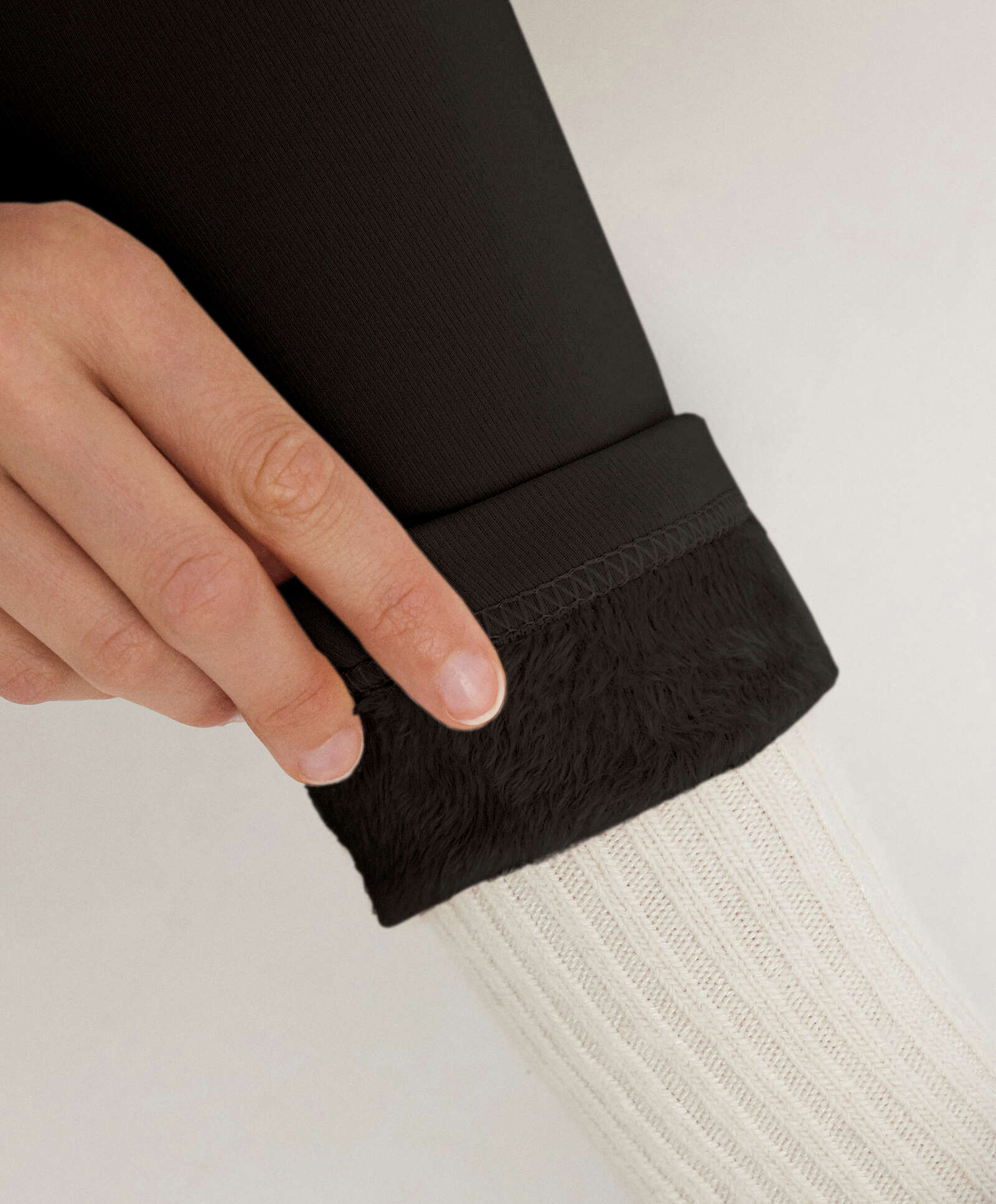 Oysho - Super extra warm seamless 65cm ankle-length leggings